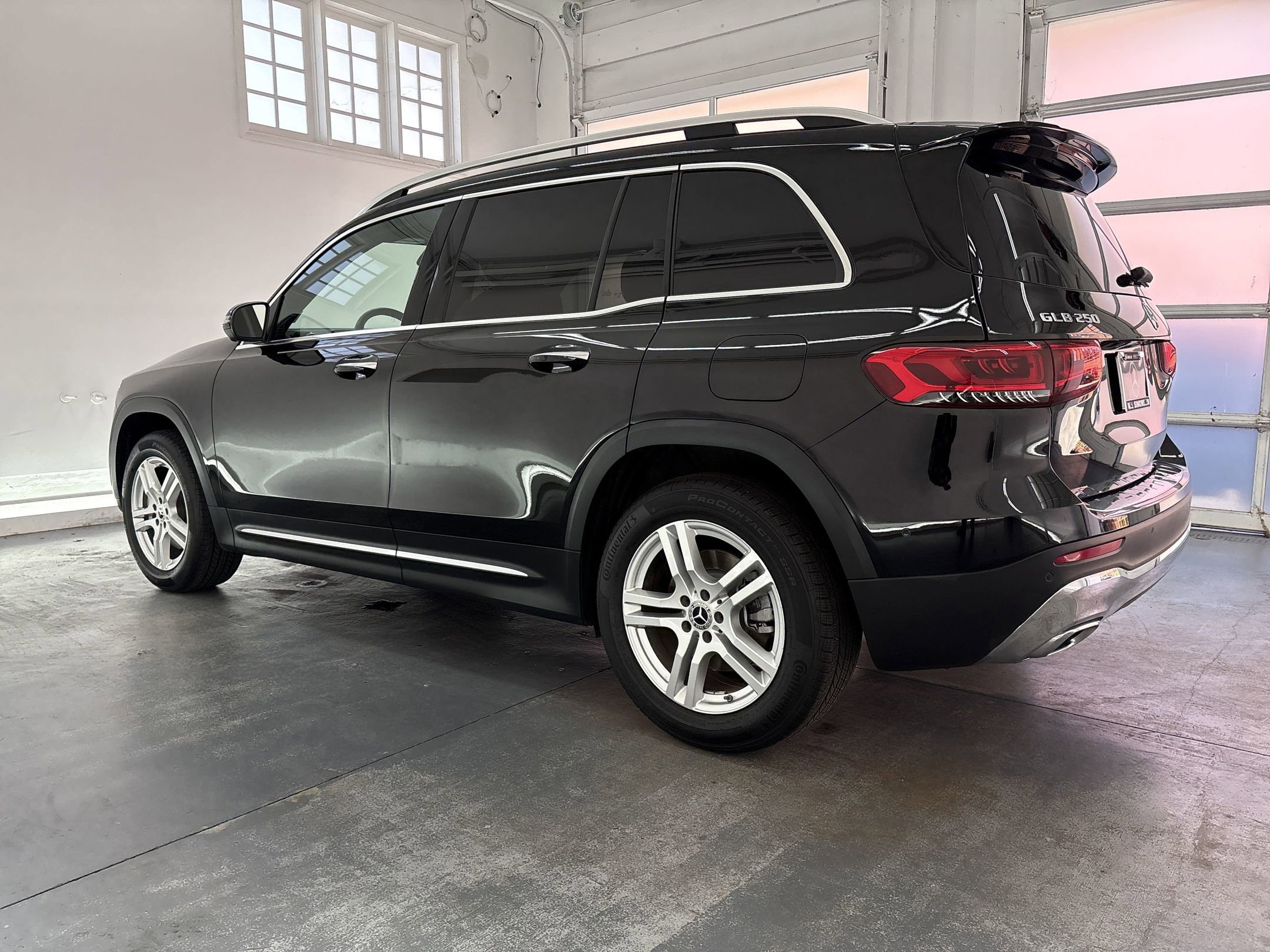 2023 Mercedes Benz GLB 250 photo 2