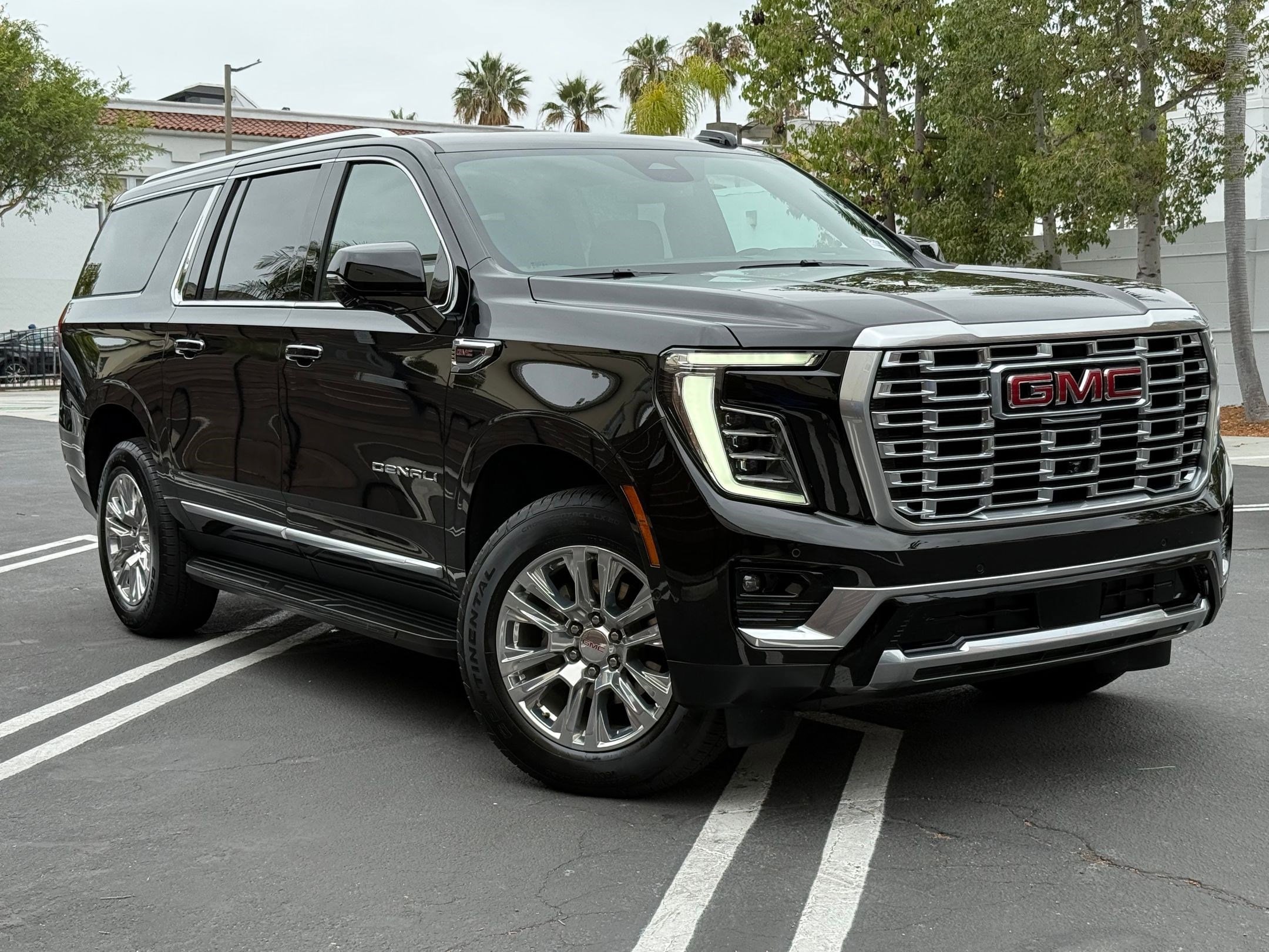 2025 GMC Yukon XL Denali photo 6