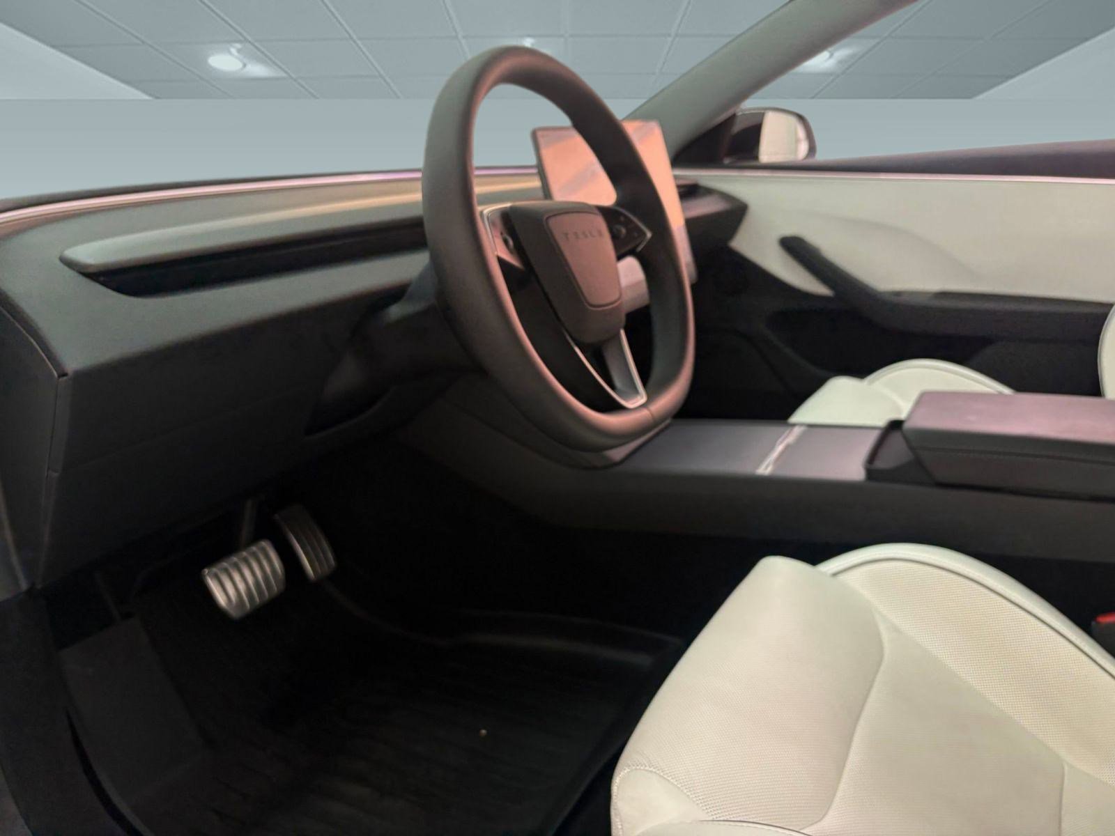 2024 Tesla Model 3 Performance photo 4