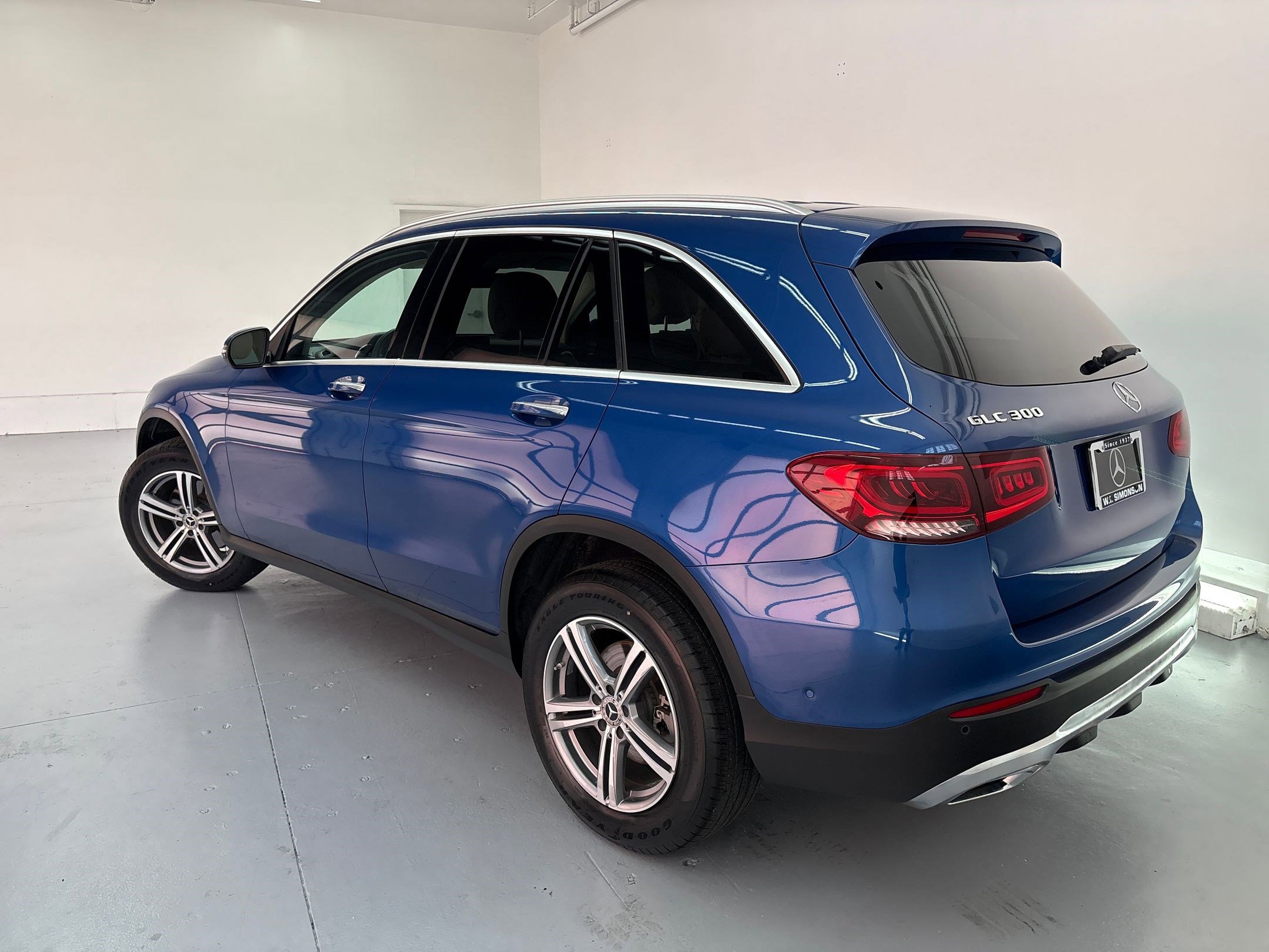 2022 Mercedes Benz GLC 300 photo 2