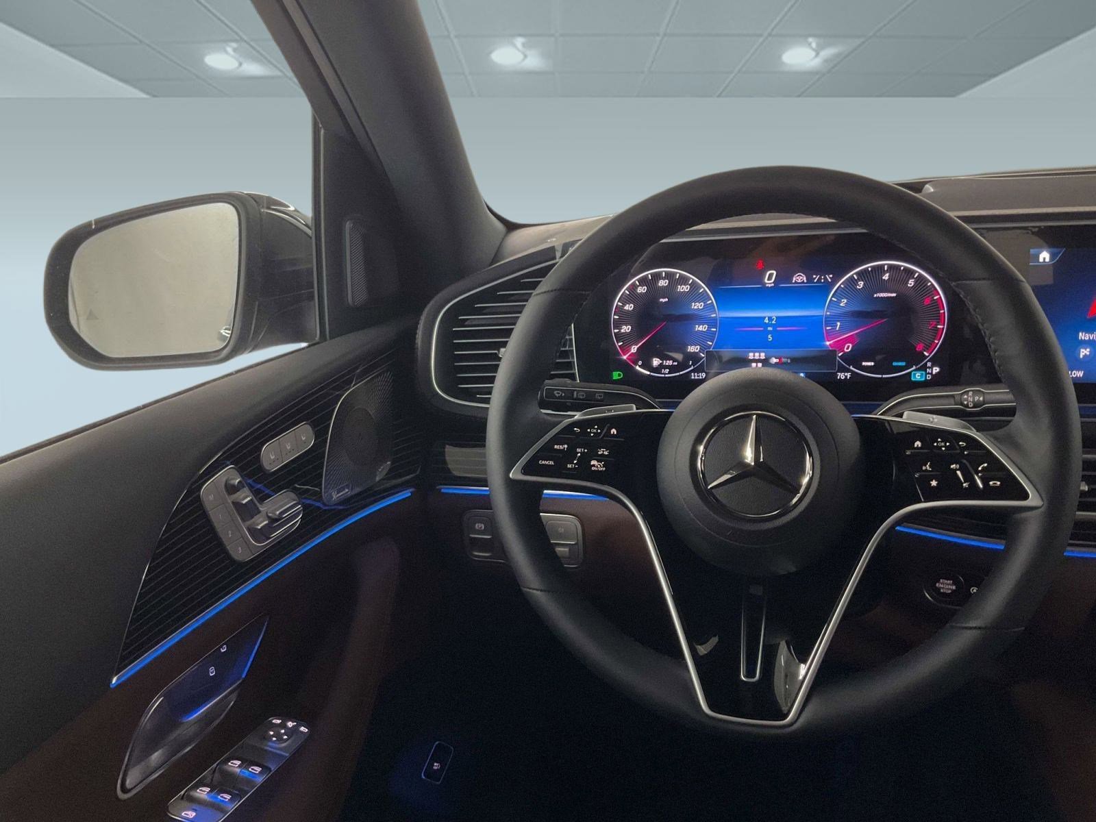 2025 Mercedes Benz GLS 450 4MATIC photo 3