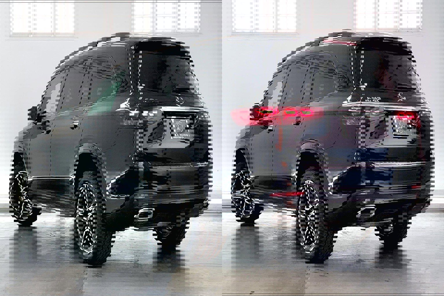 2025 Mercedes Benz GLS 450 photo 2