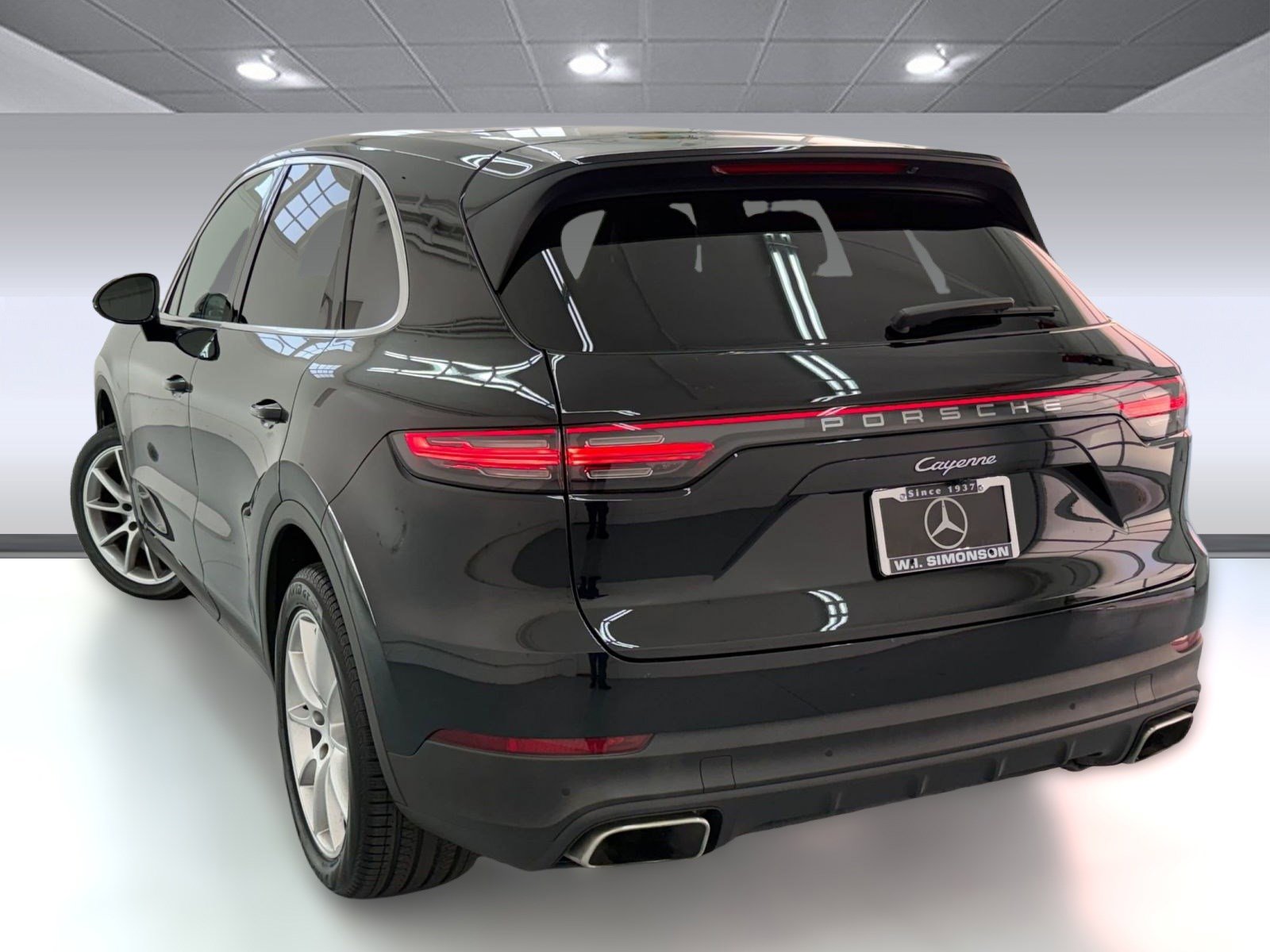 2023 Porsche Cayenne Platinum Edition photo 3