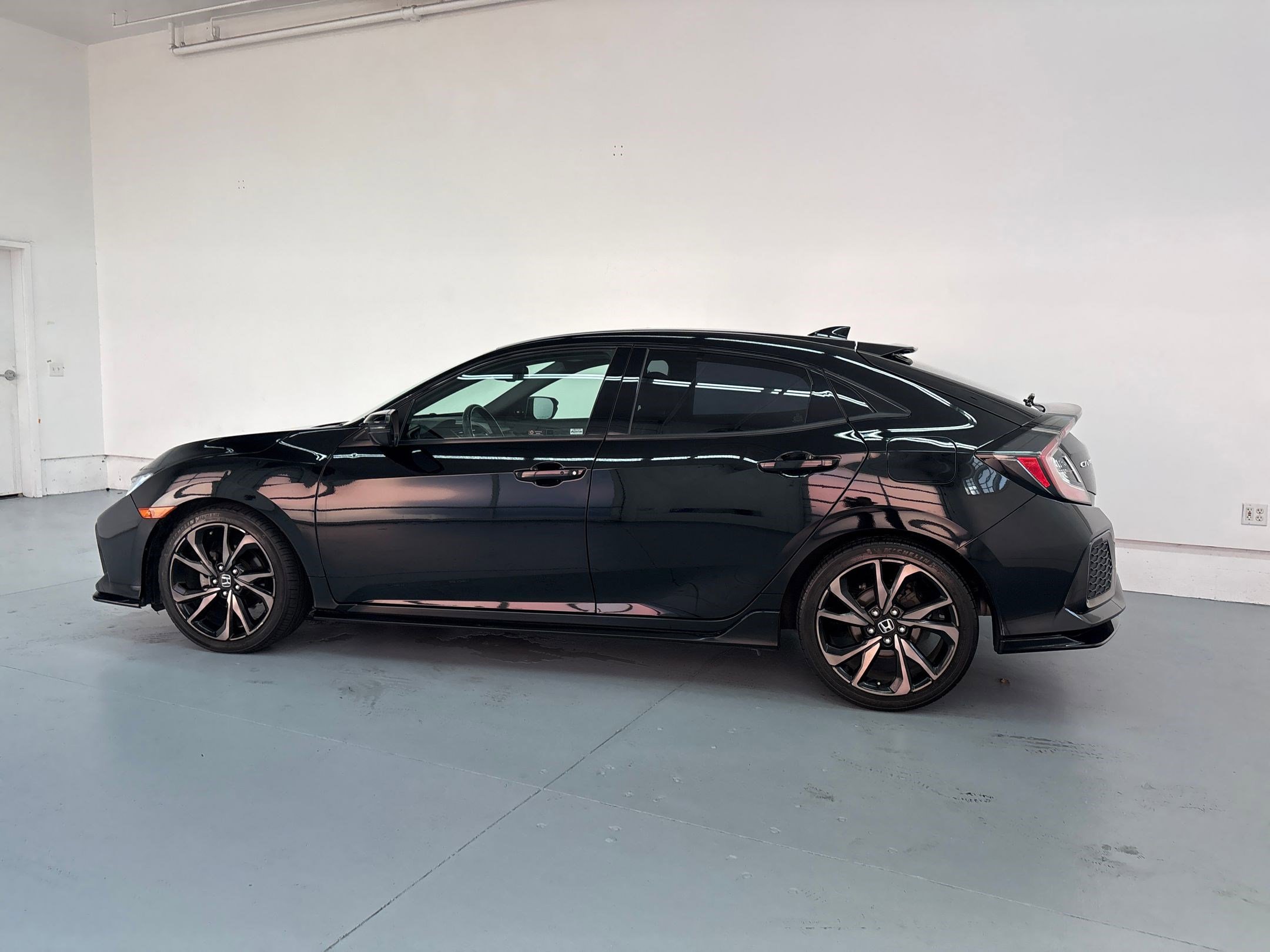2018 Honda Civic Sport Touring Hatchback photo 2