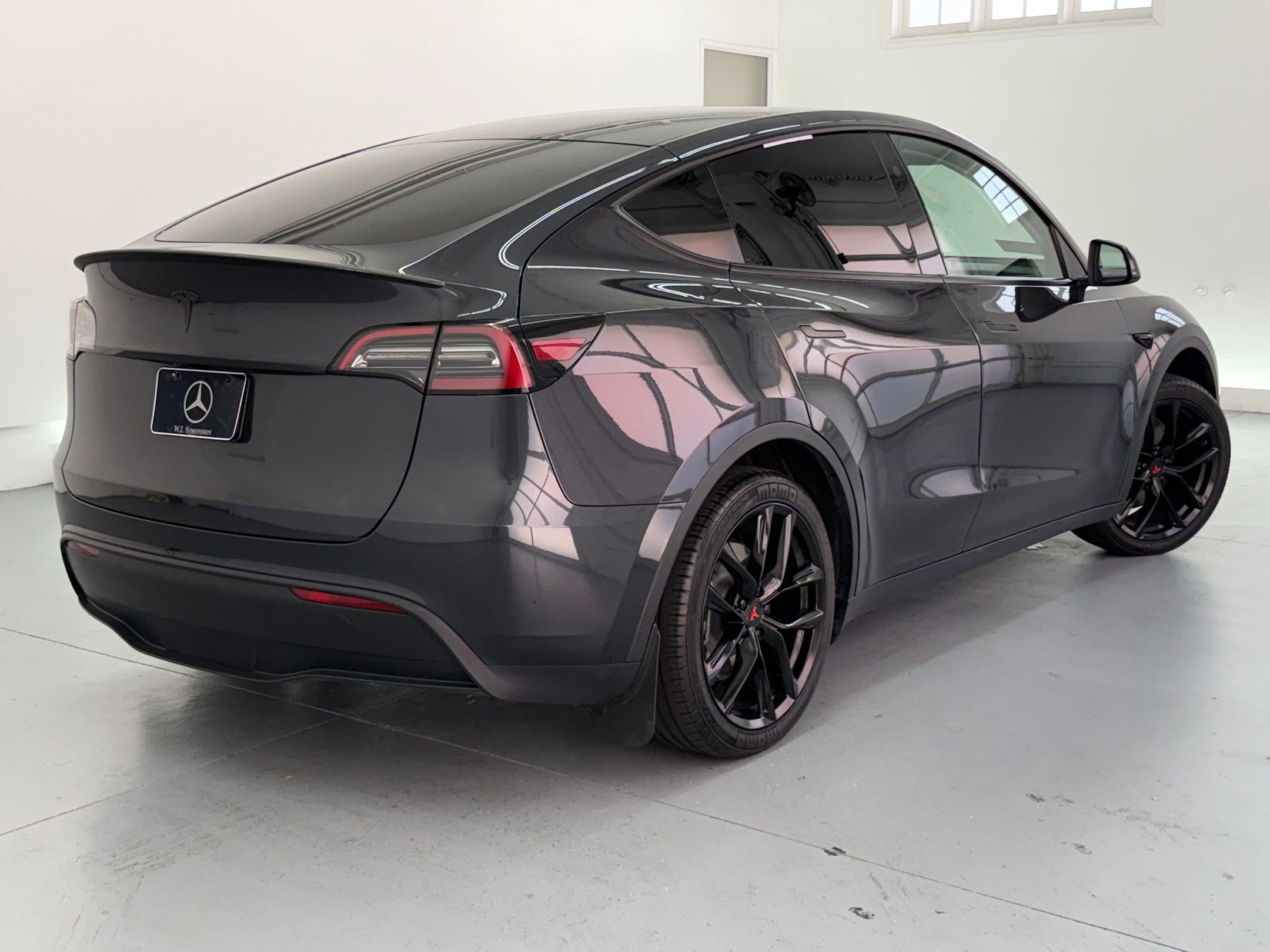 2024 Tesla Model Y RWD *Ltd Avail* photo 3