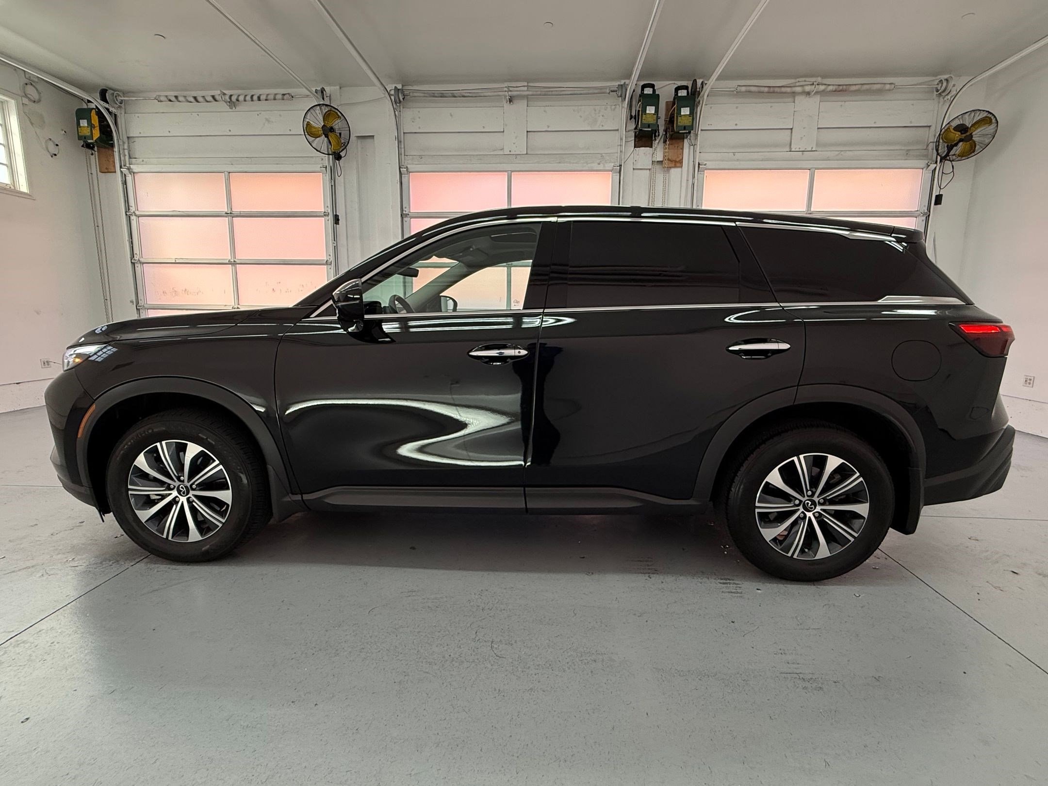 2025 Infiniti QX60 PURE photo 2
