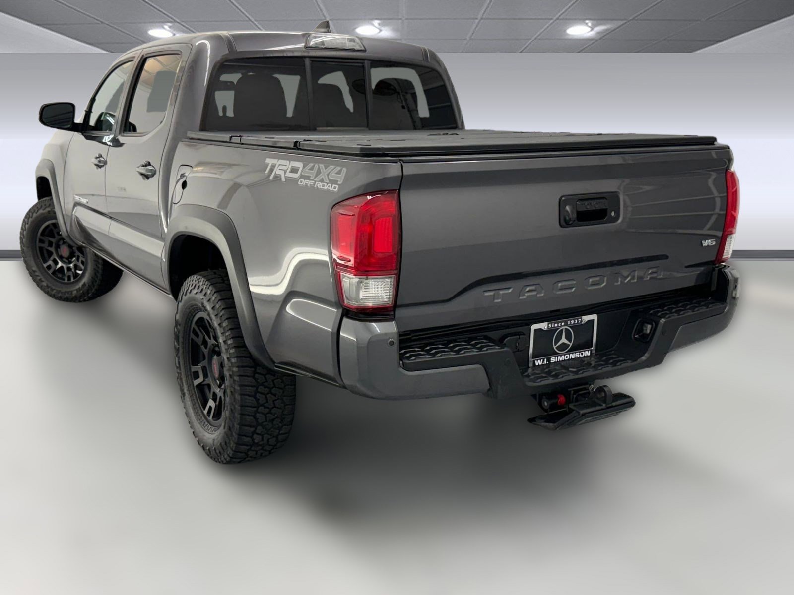 2016 Toyota Tacoma TRD photo 3