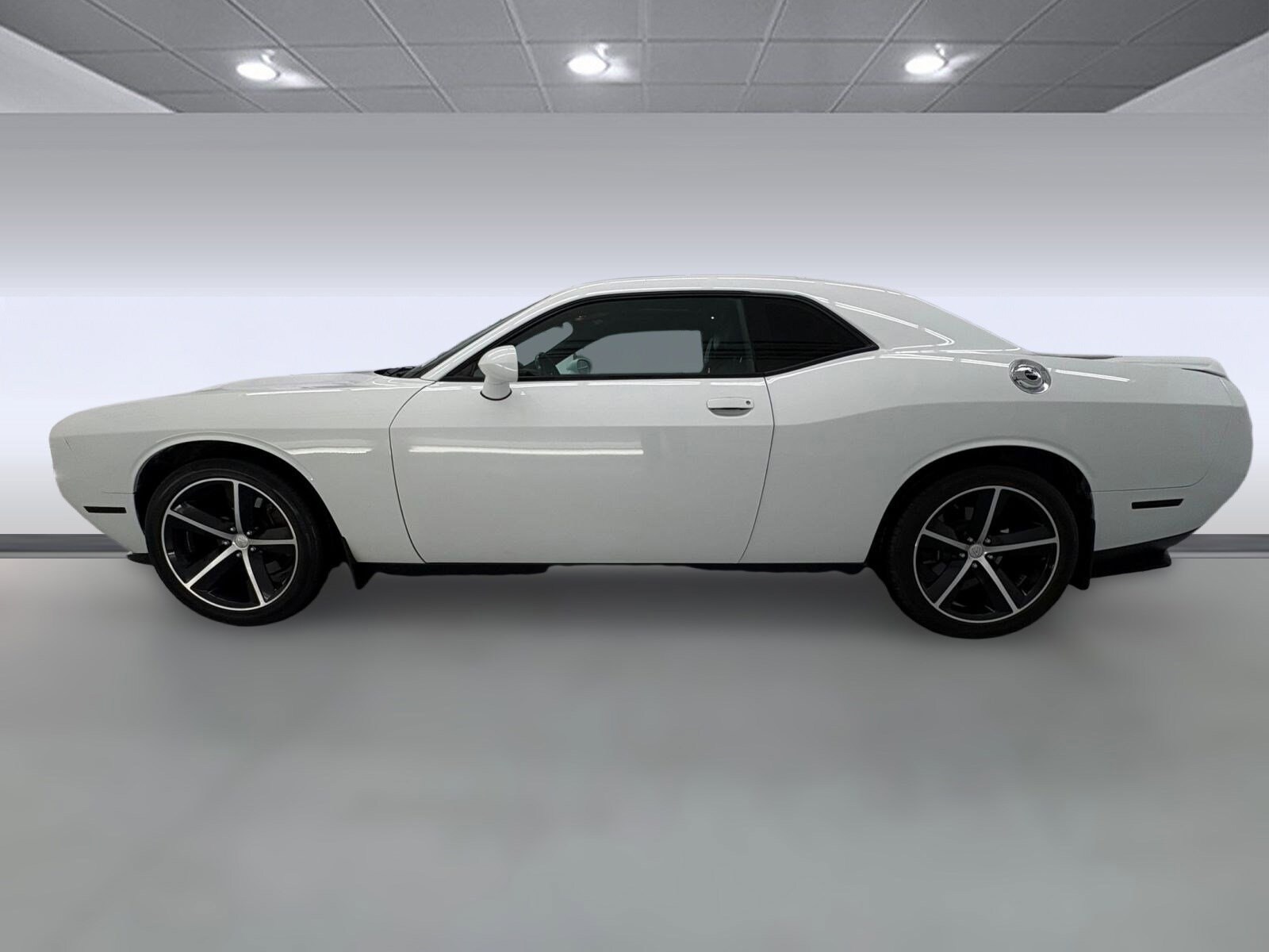 2018 Dodge Challenger SXT Plus photo 2