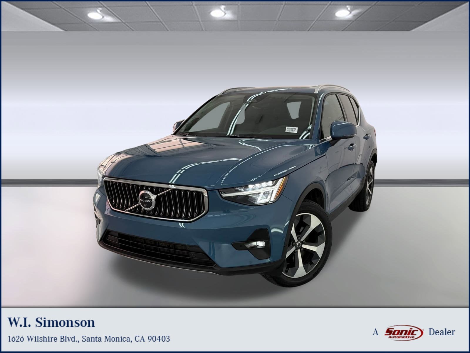 2025 Volvo XC40 Plus's photo