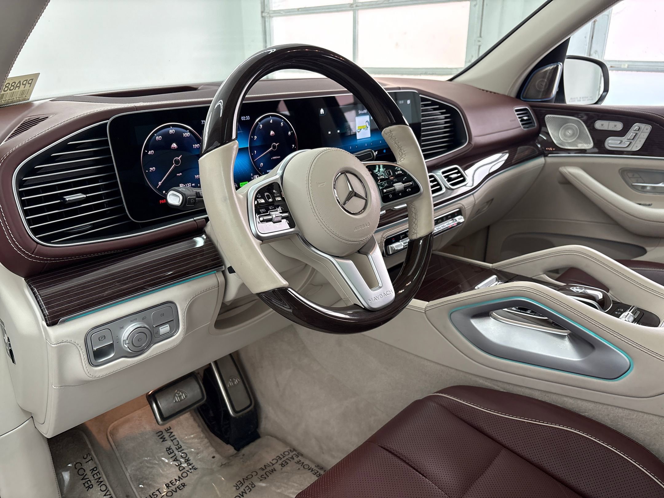 2023 Mercedes Benz GLS Maybach 600 4MATIC photo 3