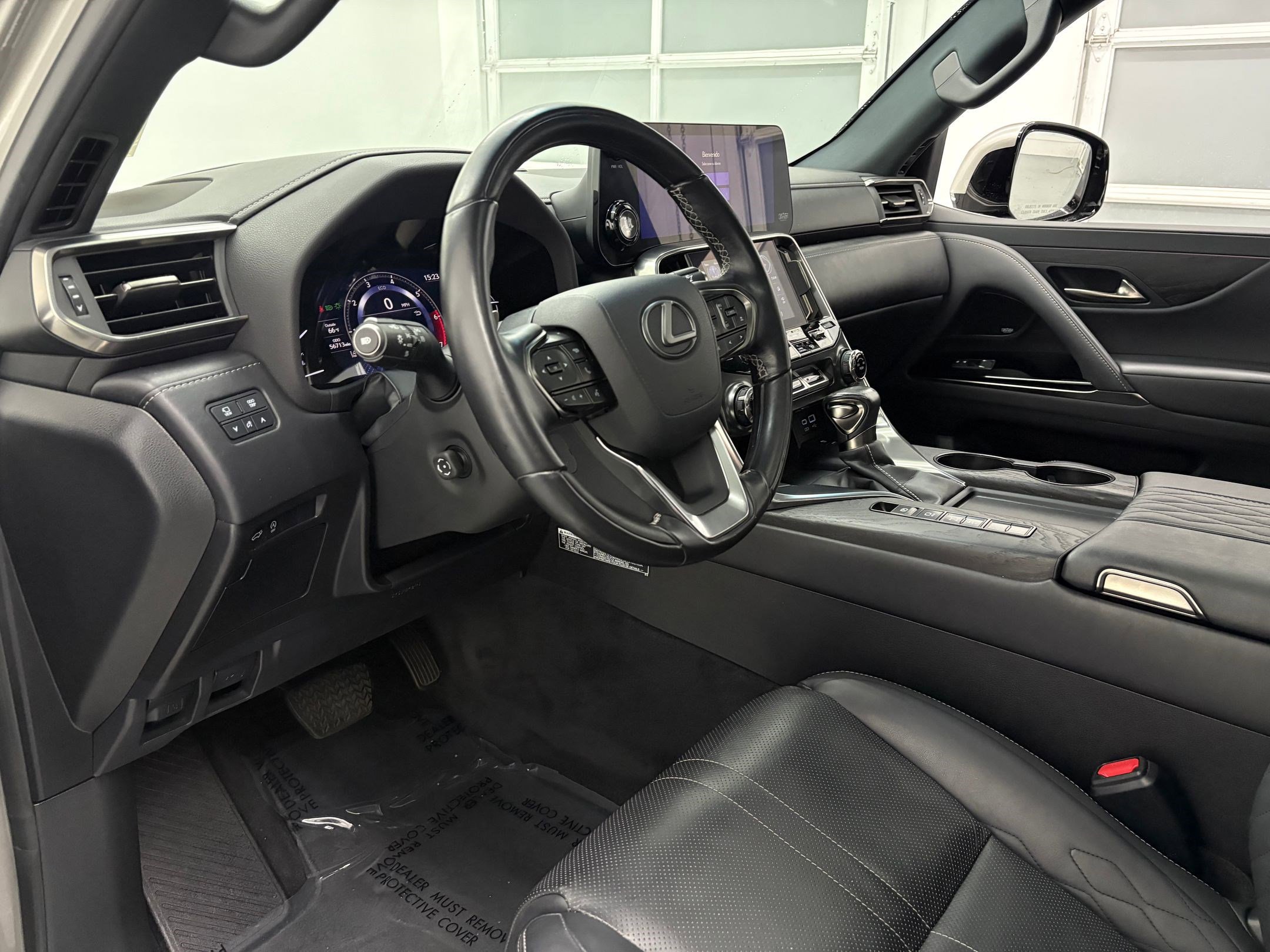 2022 Lexus LX 600 Ultra Luxury photo 3