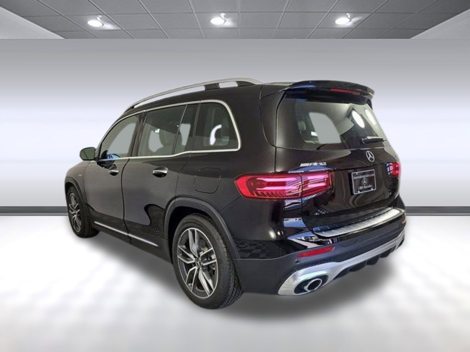 2025 Mercedes Benz GLB AMG 35 4MATIC photo 2