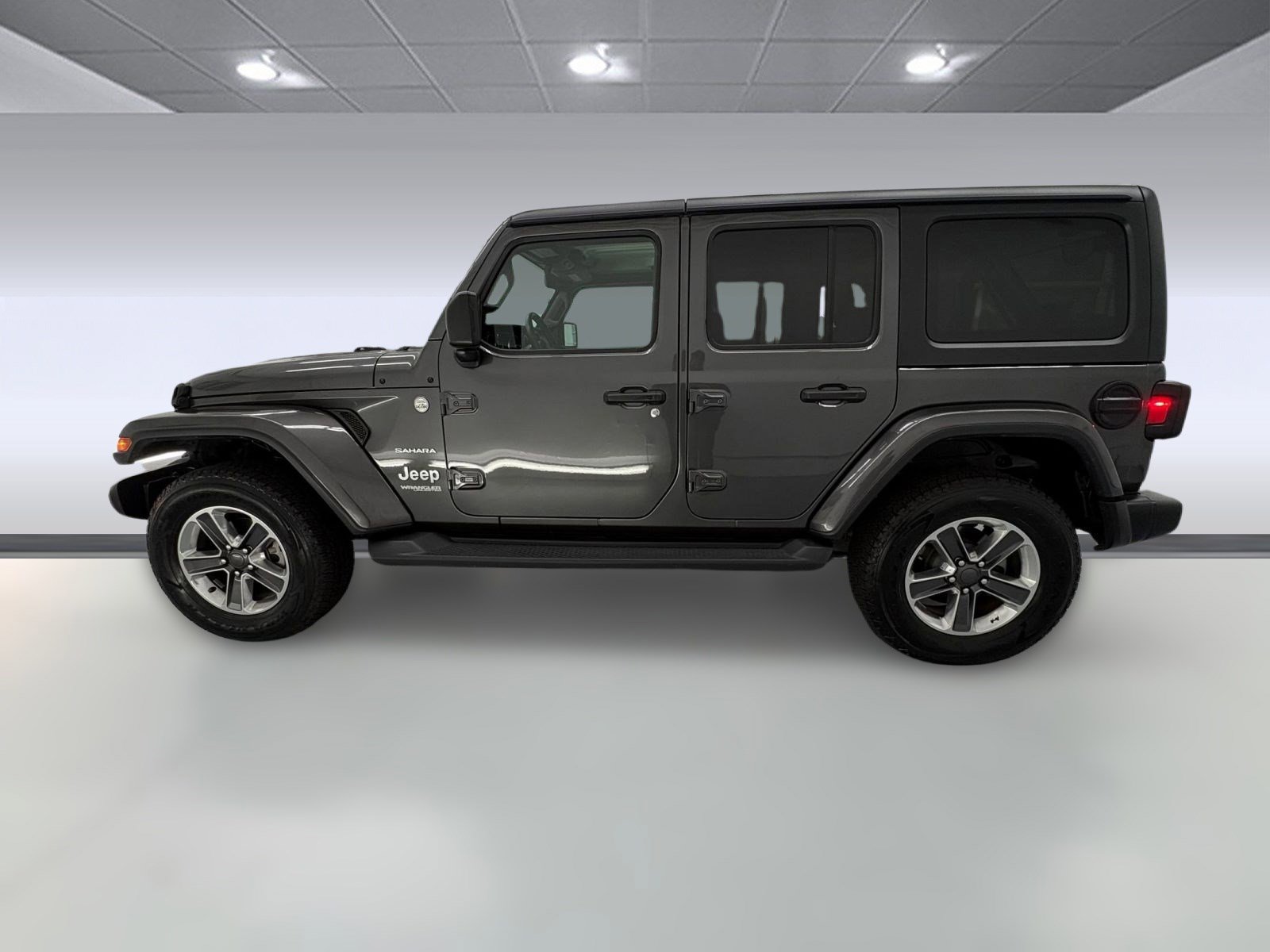 2019 Jeep Wrangler Unlimited Sahara photo 2