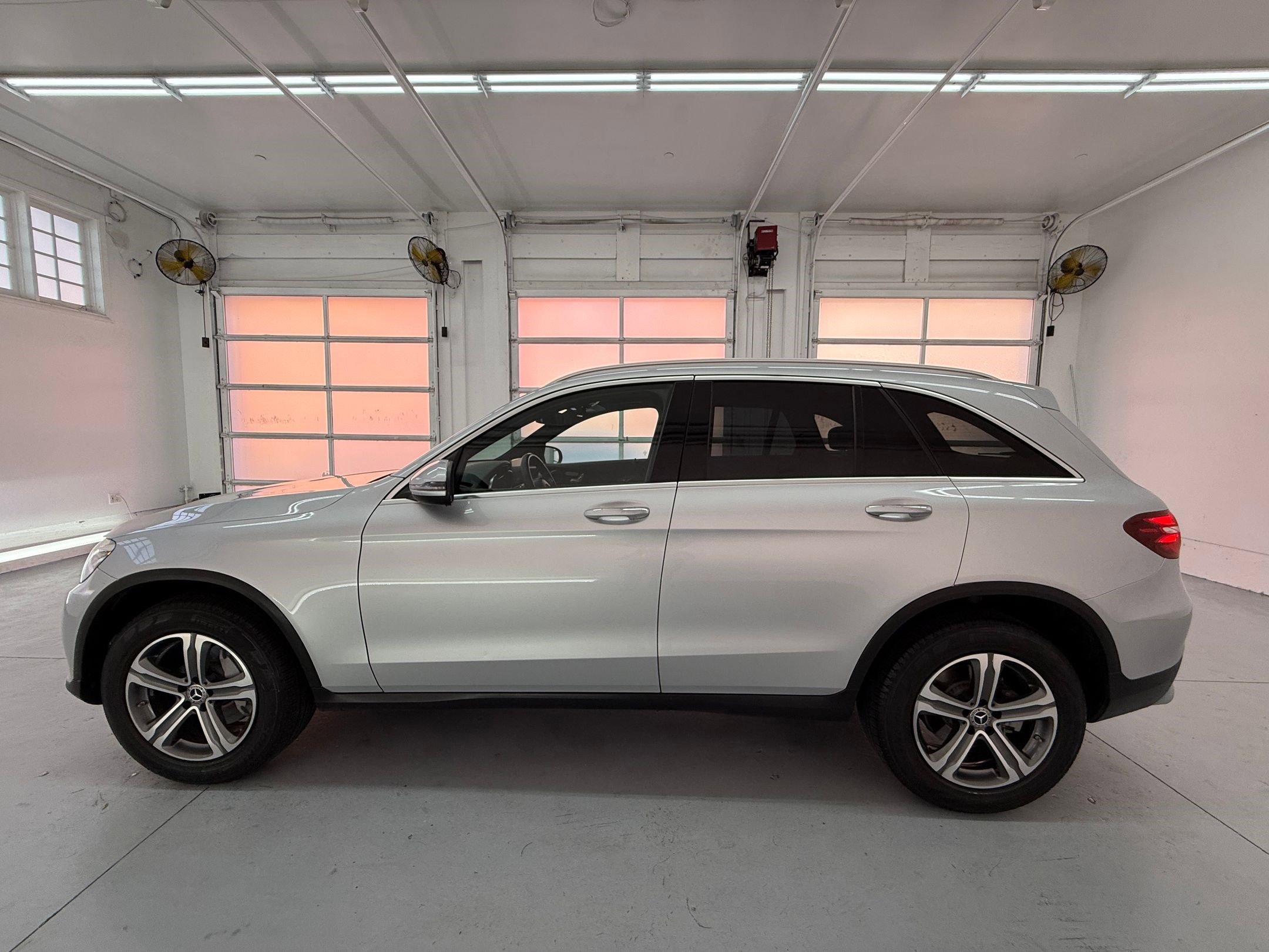 2018 Mercedes Benz GLC 300 photo 2