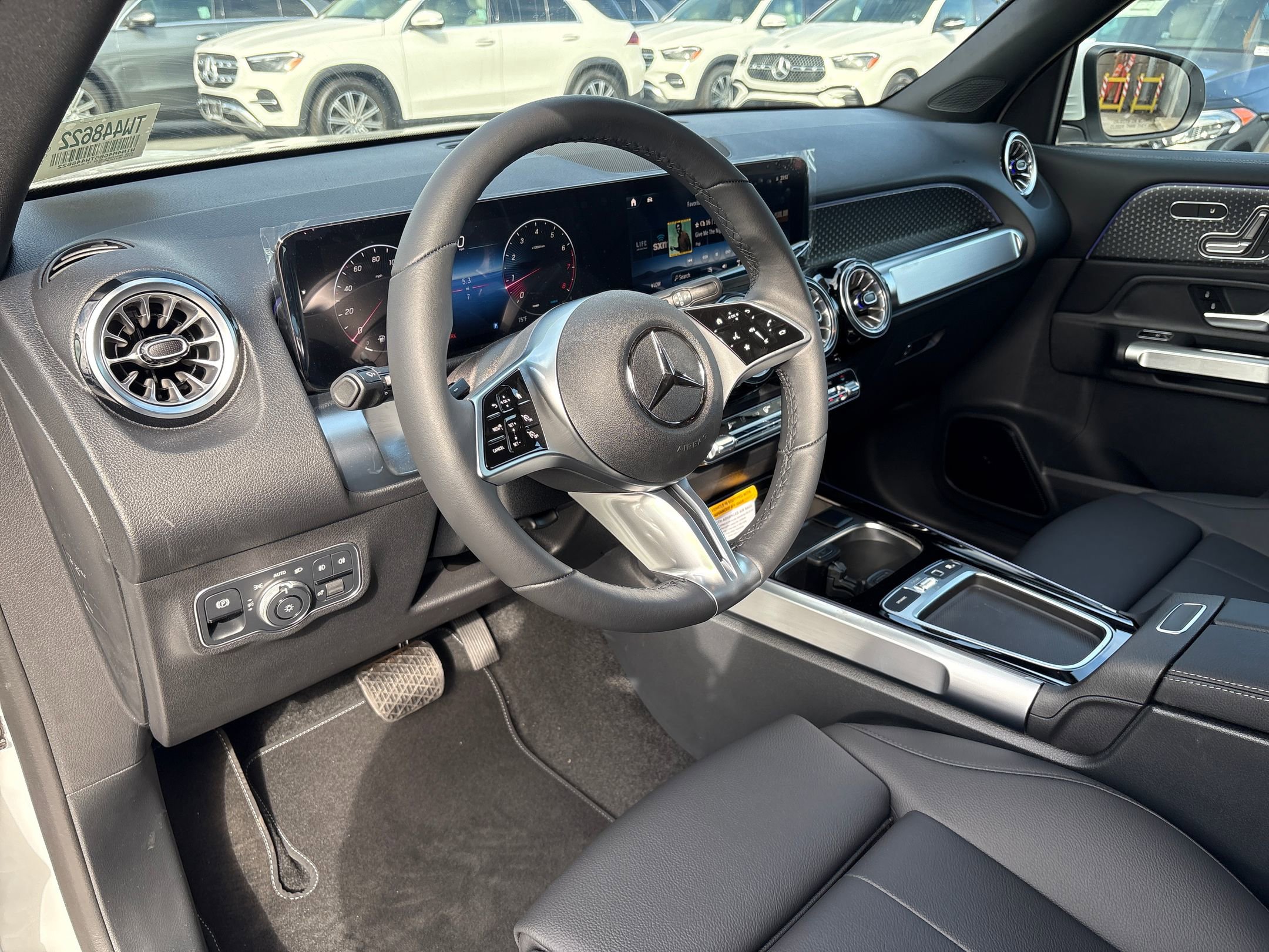 2026 Mercedes Benz GLB 250 photo 3