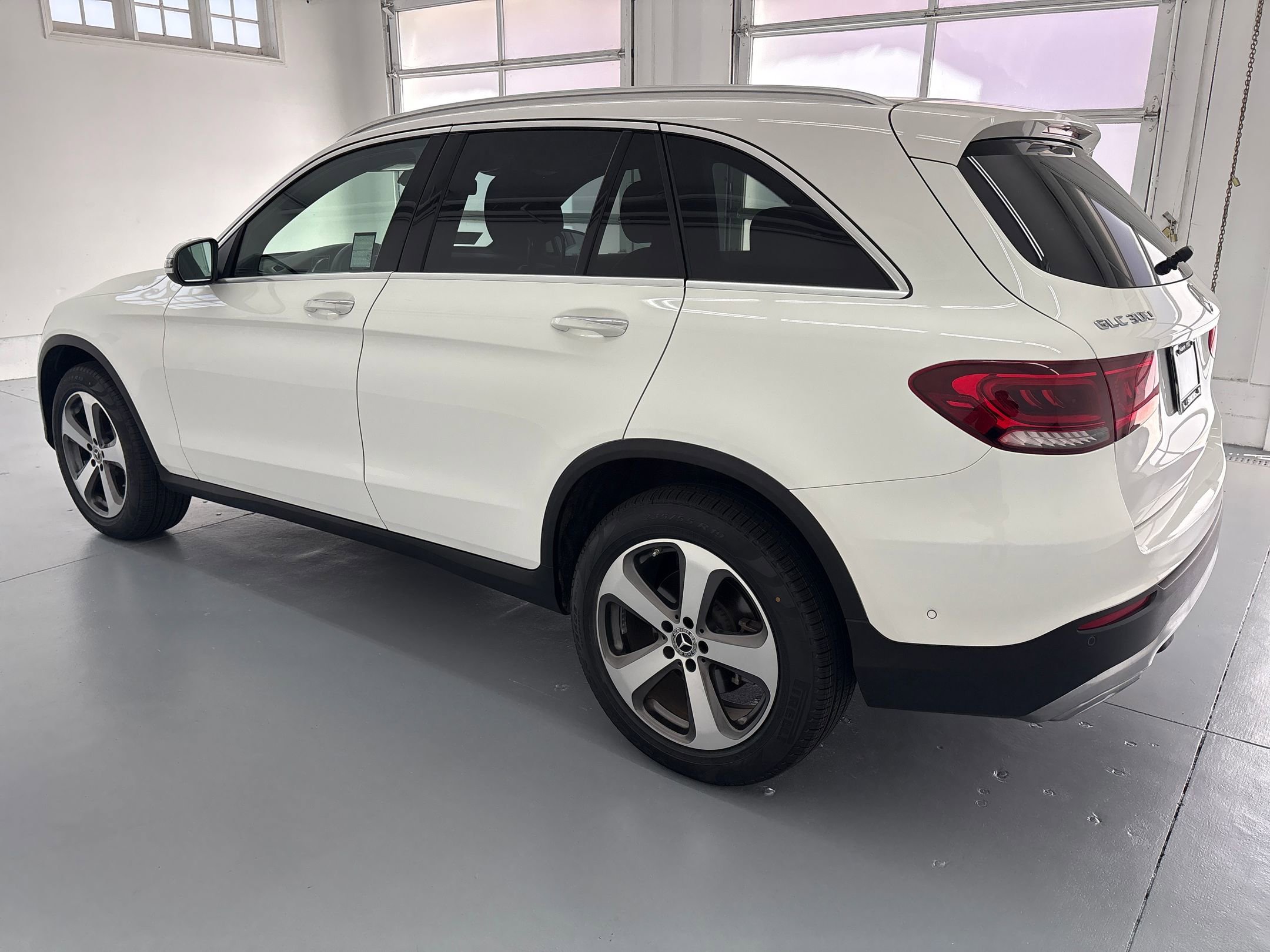 2022 Mercedes Benz GLC 300 photo 3