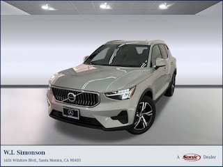 2025 Volvo XC40 Core Bright Theme SUV