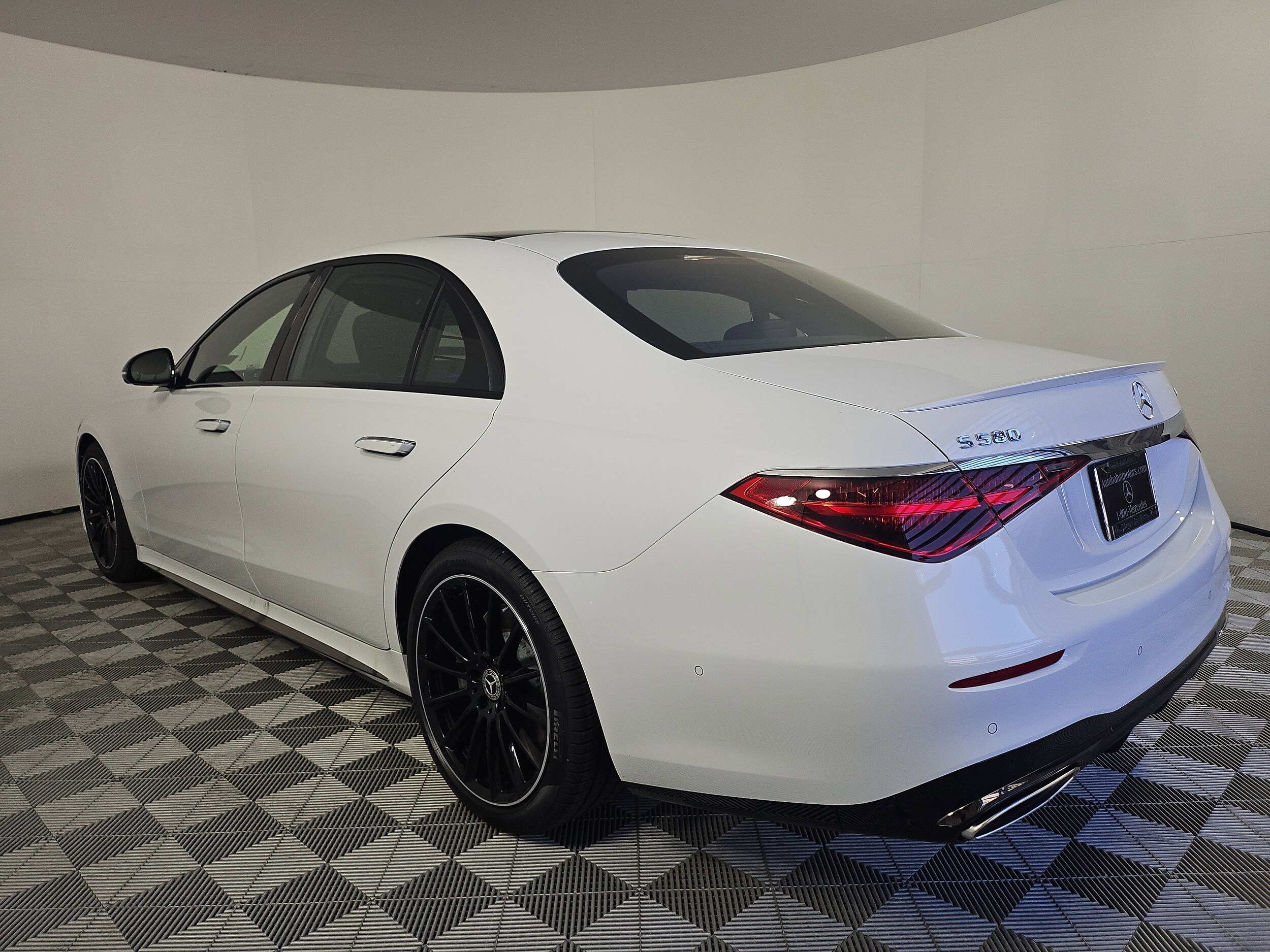 2025 Mercedes Benz S 450 580 4MATIC photo 4