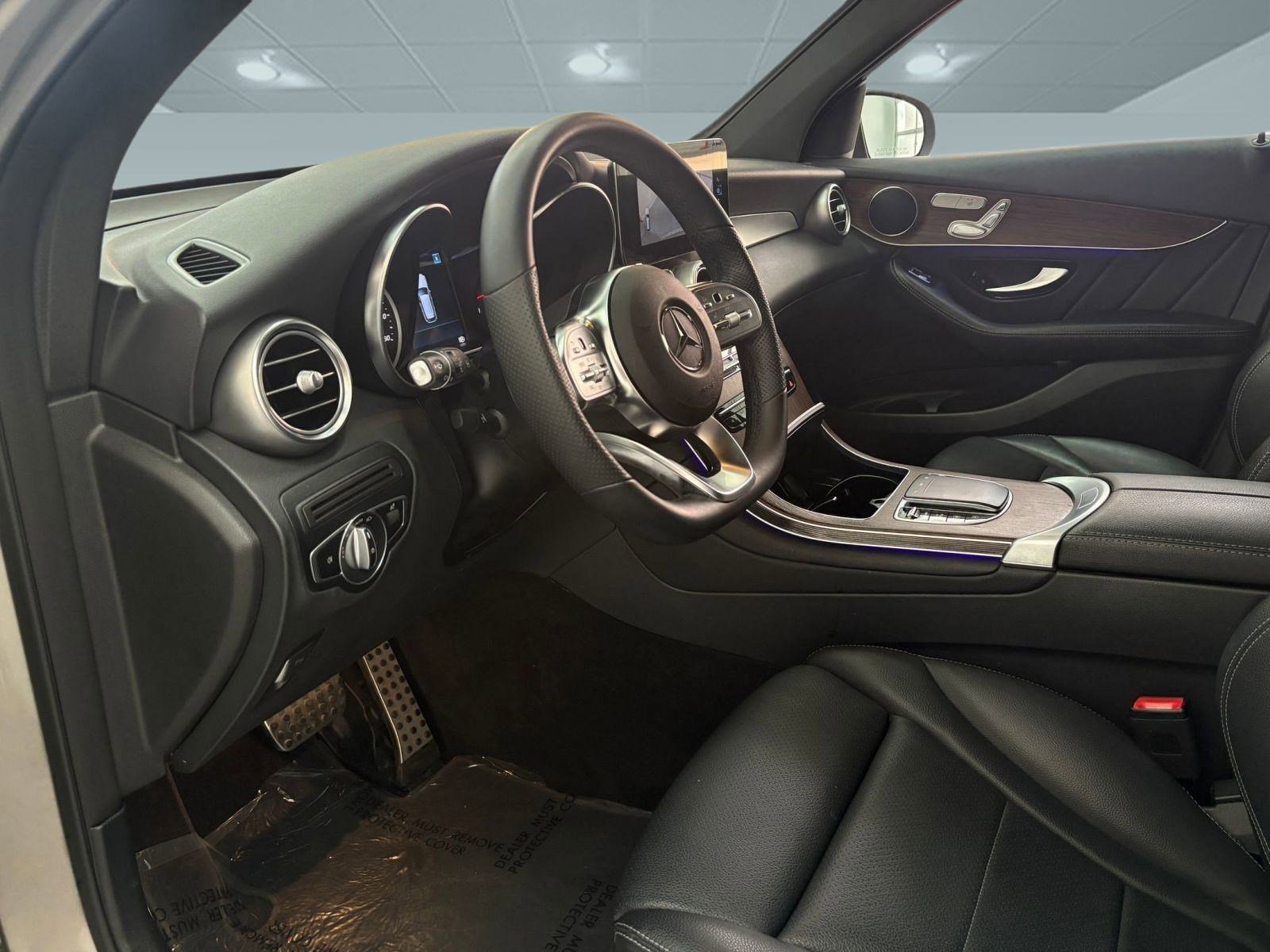 2022 Mercedes Benz GLC 300 photo 4