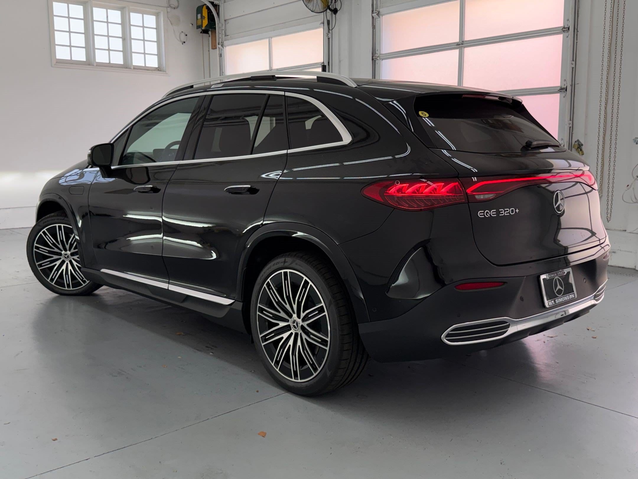 EQE 320+ SUV SUV