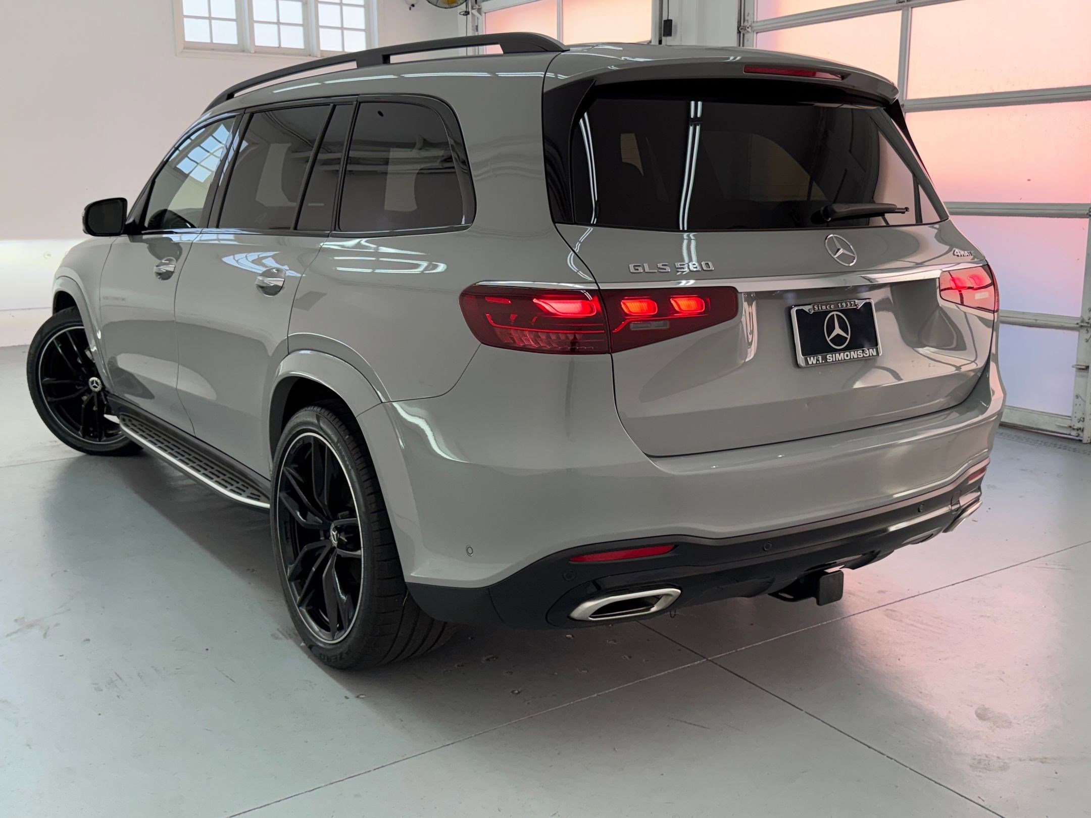 2024 Mercedes Benz GLS 580 photo 2