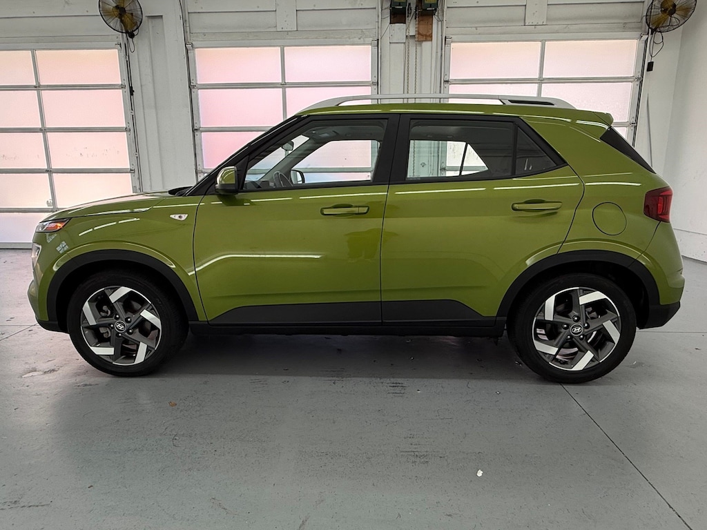 Used 2023 Hyundai Venue SEL SUV