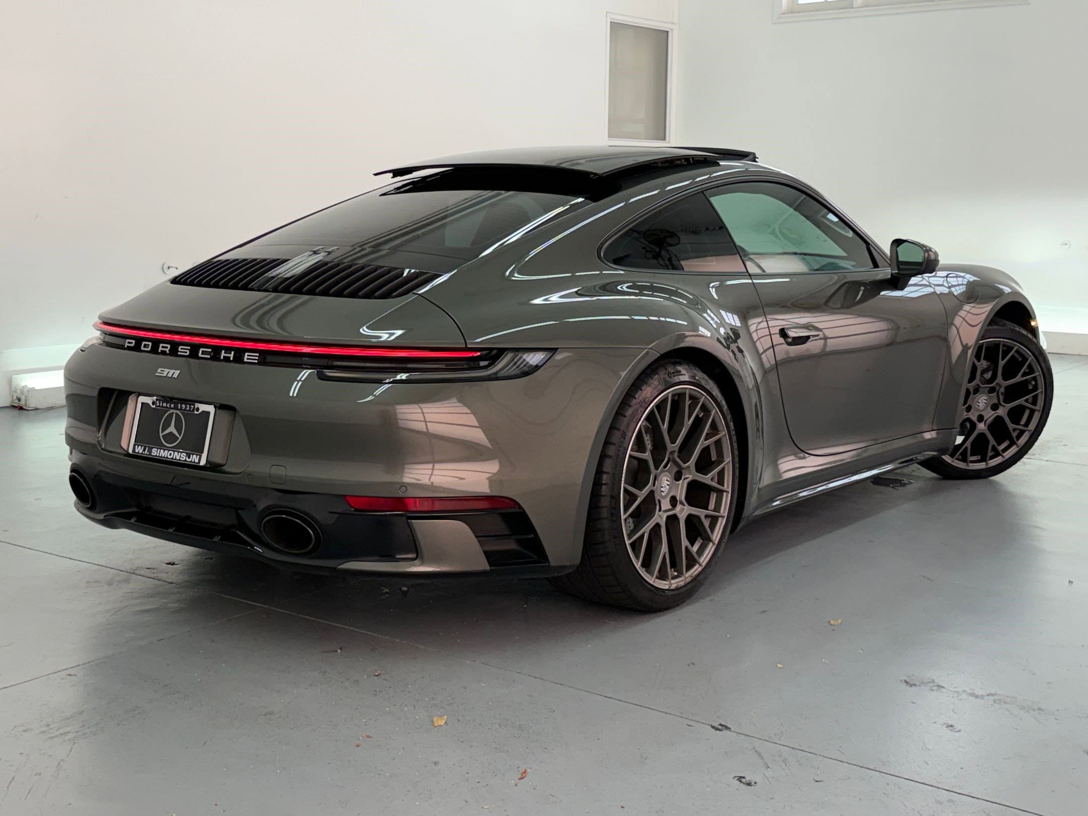 2023 Porsche 911 Carrera photo 3