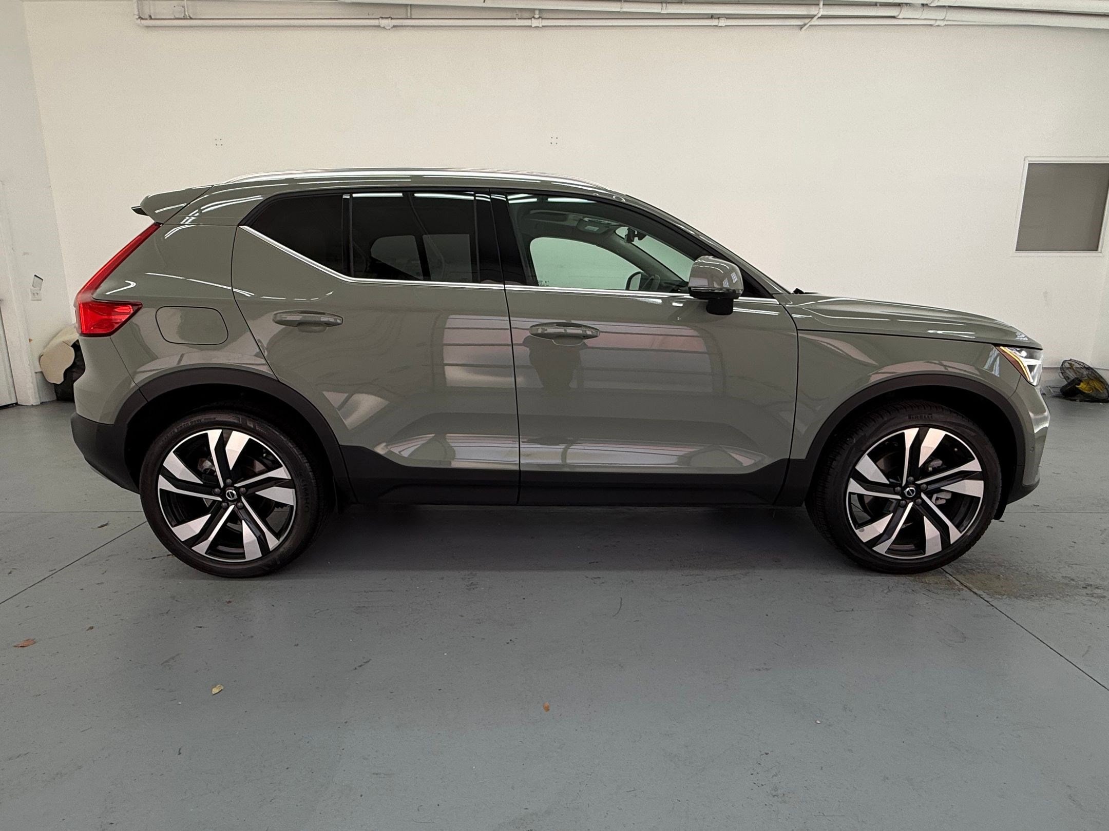 2024 Volvo XC40 Plus Bright Theme photo 6