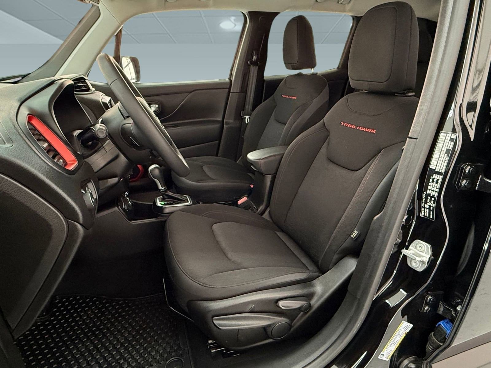 2023 Jeep Renegade Trailhawk photo 4