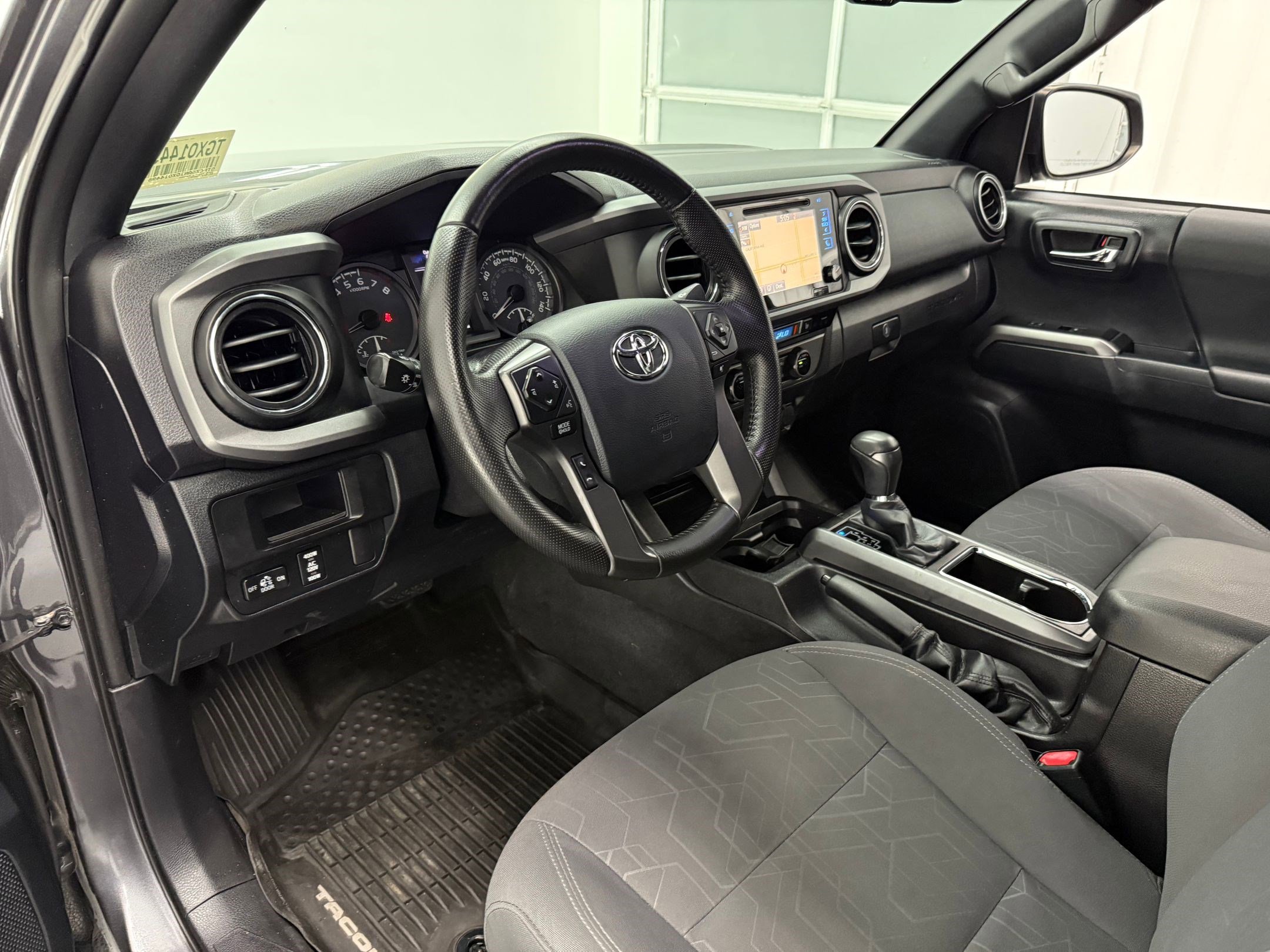 2016 Toyota Tacoma TRD photo 4