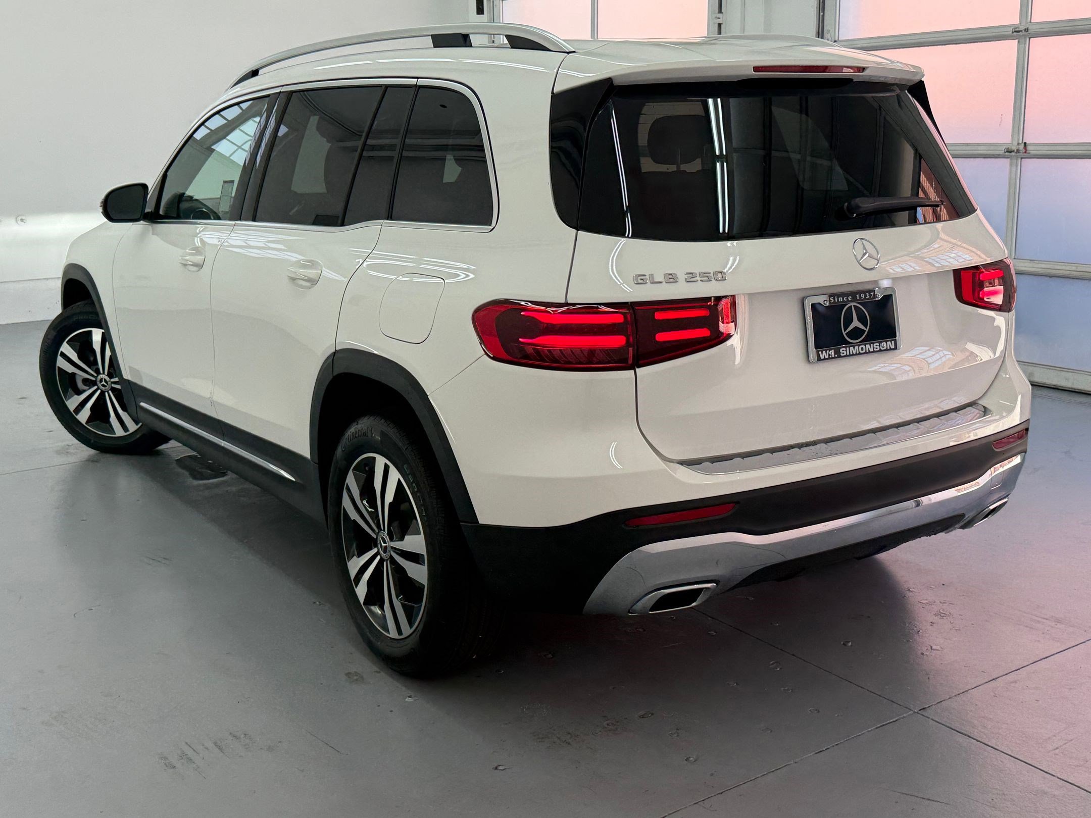 2026 Mercedes Benz GLB 250 photo 2