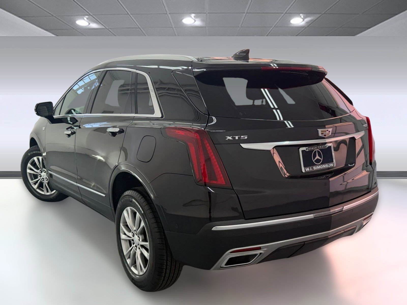 2022 Cadillac XT5 Premium Luxury photo 2