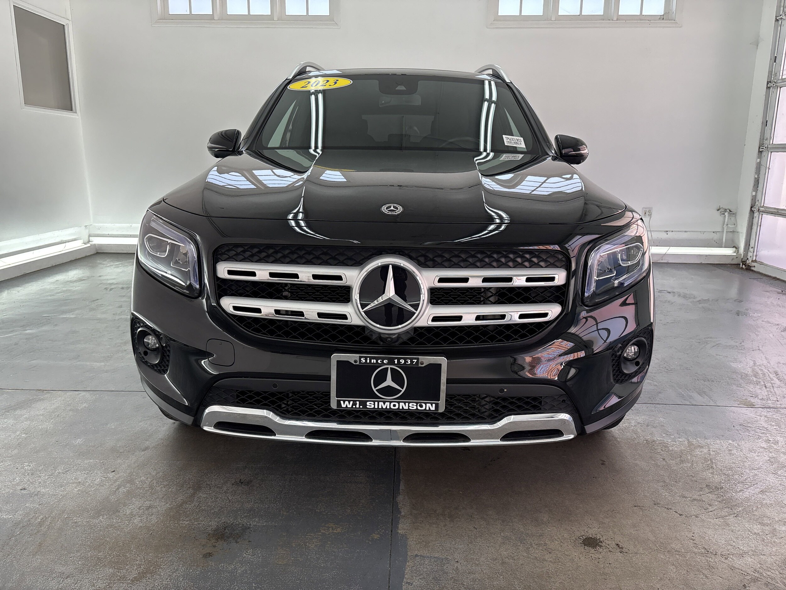 2023 Mercedes Benz GLB 250 photo 2