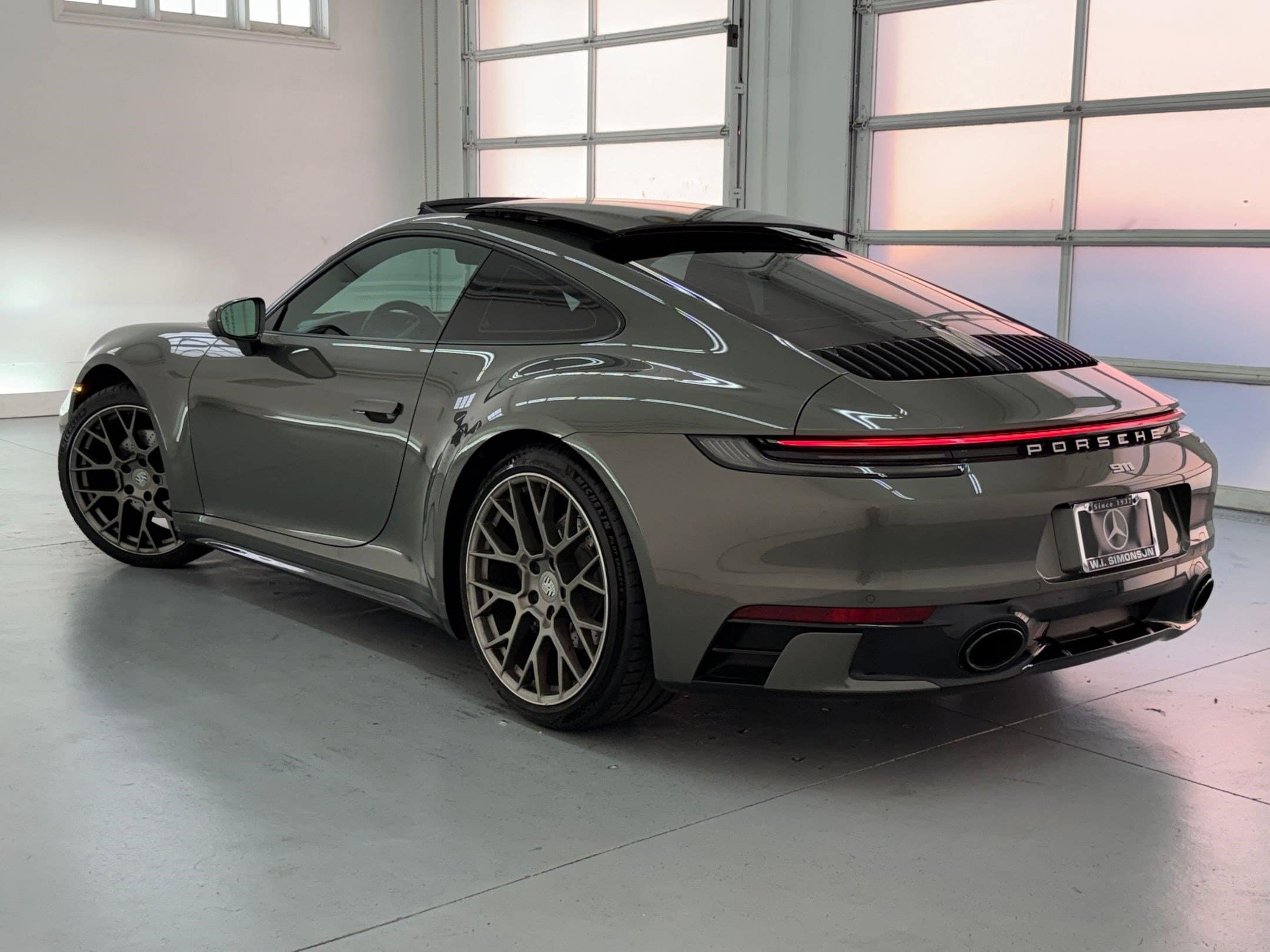 2023 Porsche 911 Carrera photo 2