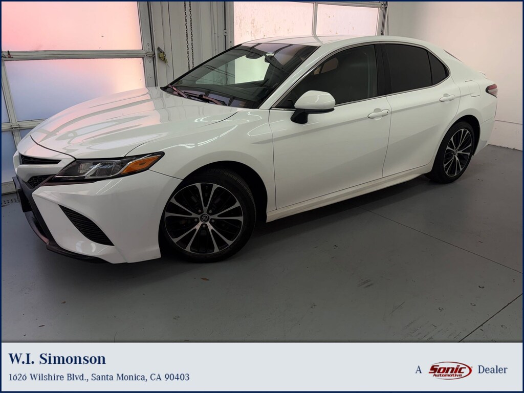 Used 2018 Toyota Camry SE Sedan