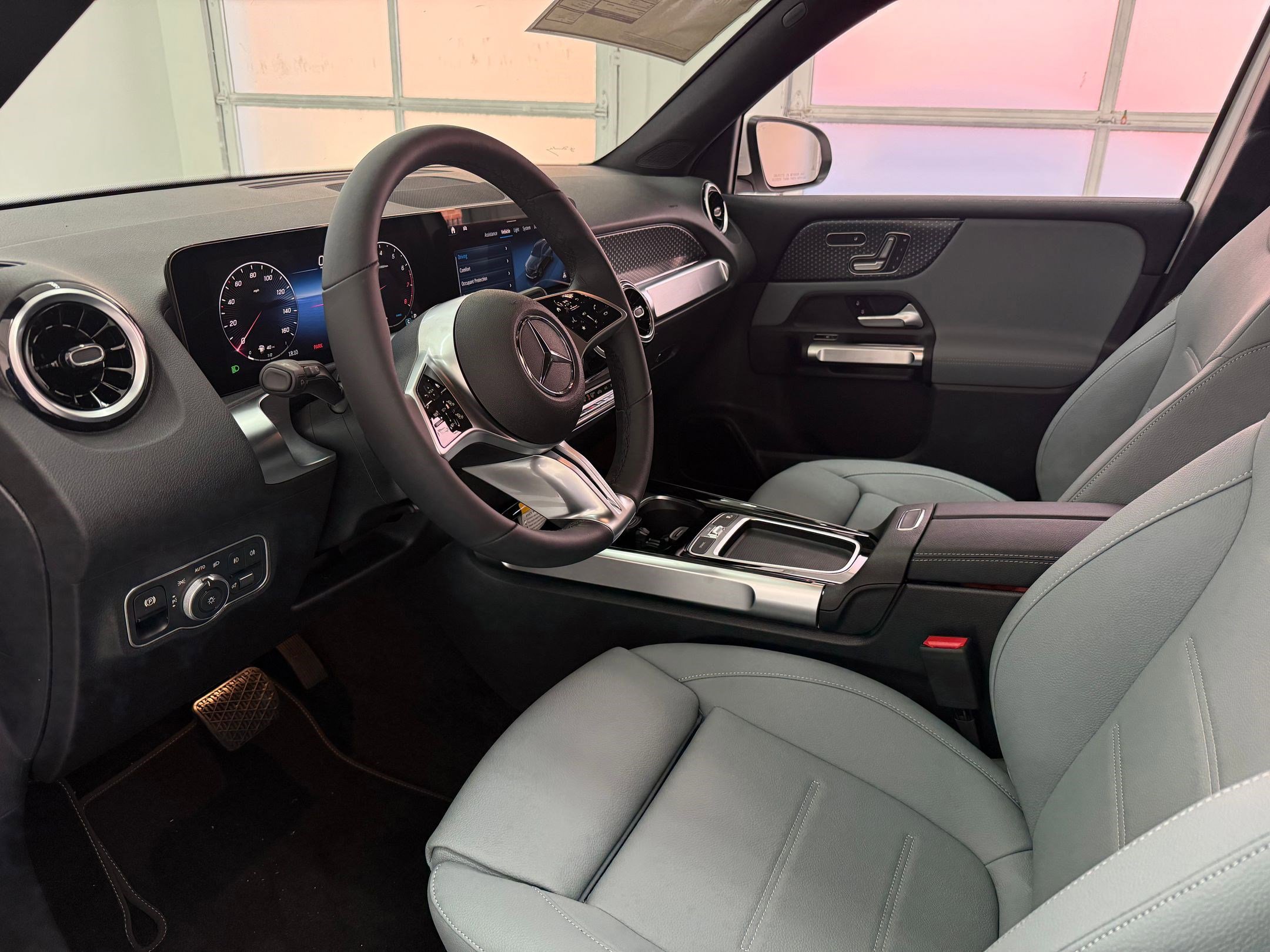 2026 Mercedes Benz GLB 250 photo 3