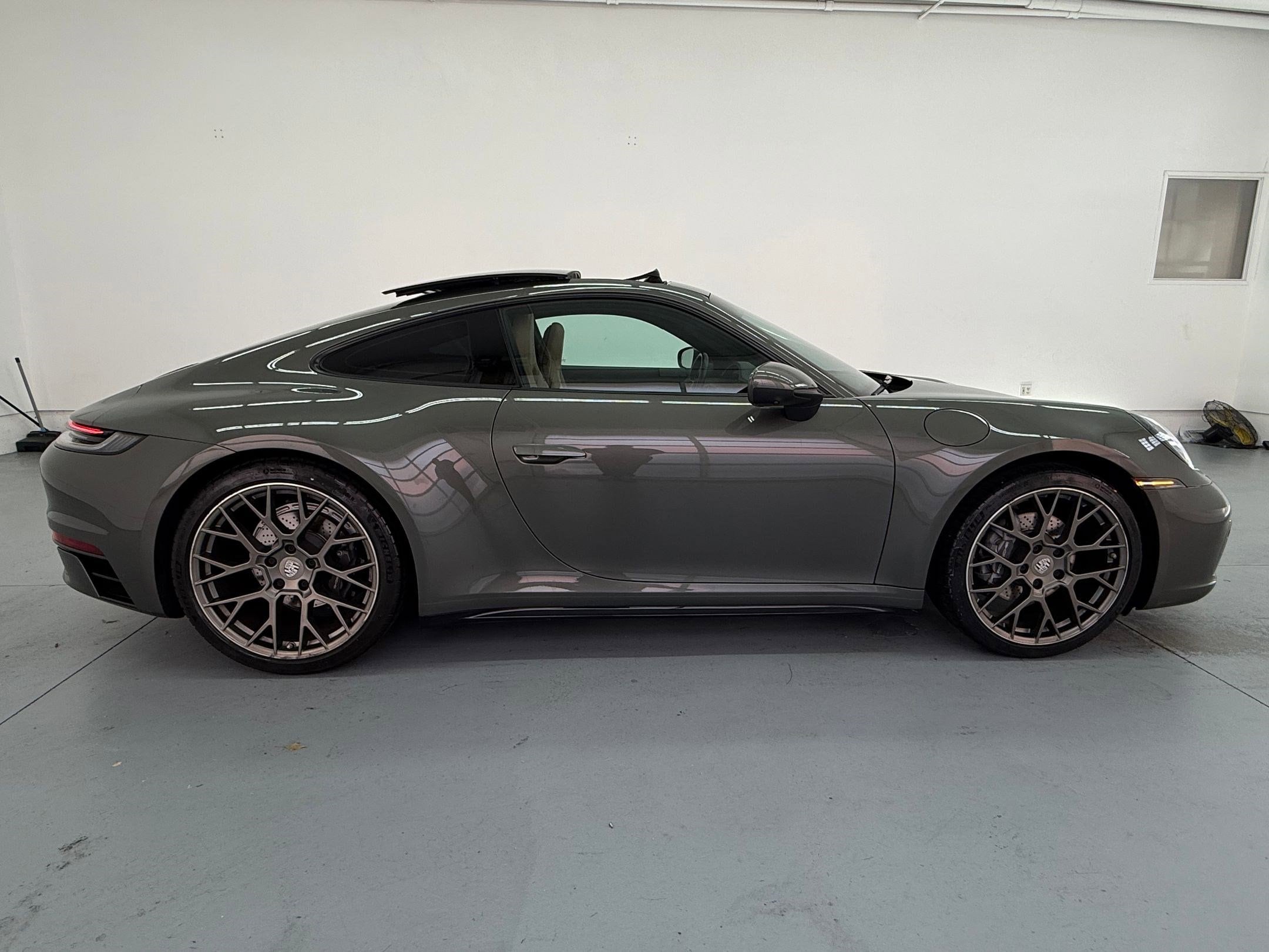2023 Porsche 911 Carrera photo 6