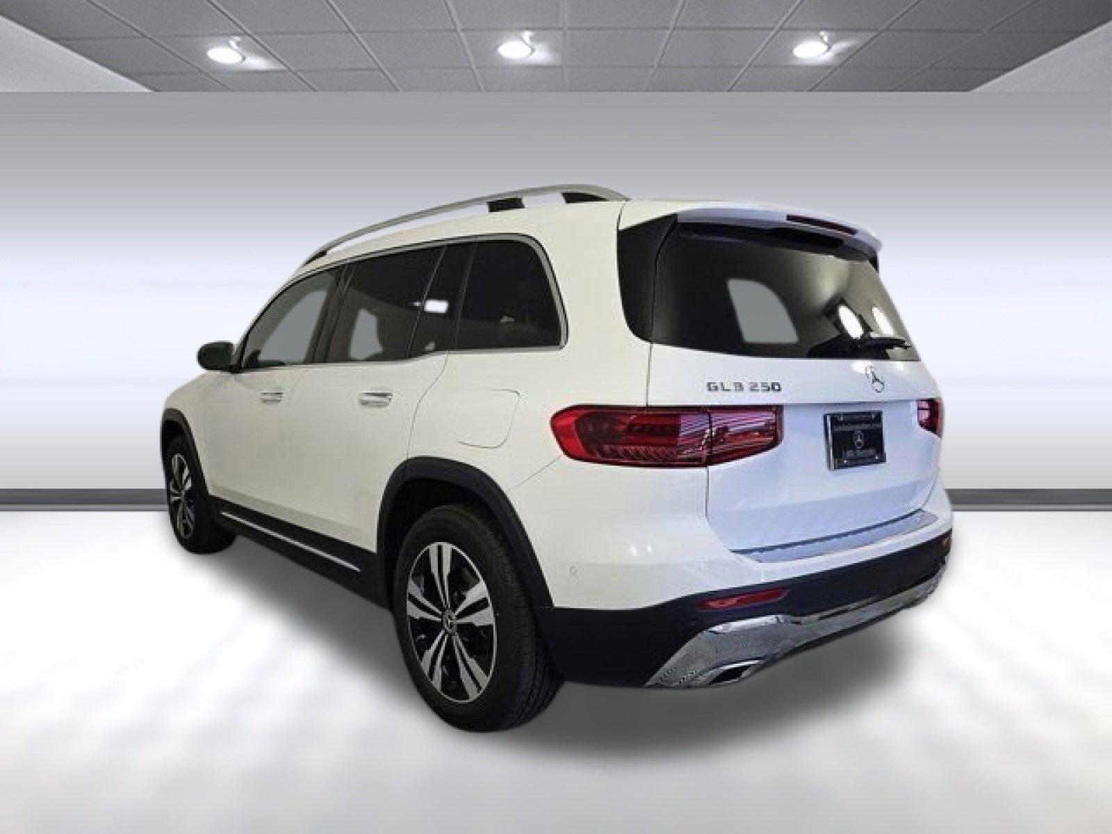 2025 Mercedes Benz GLB 250 4MATIC photo 2