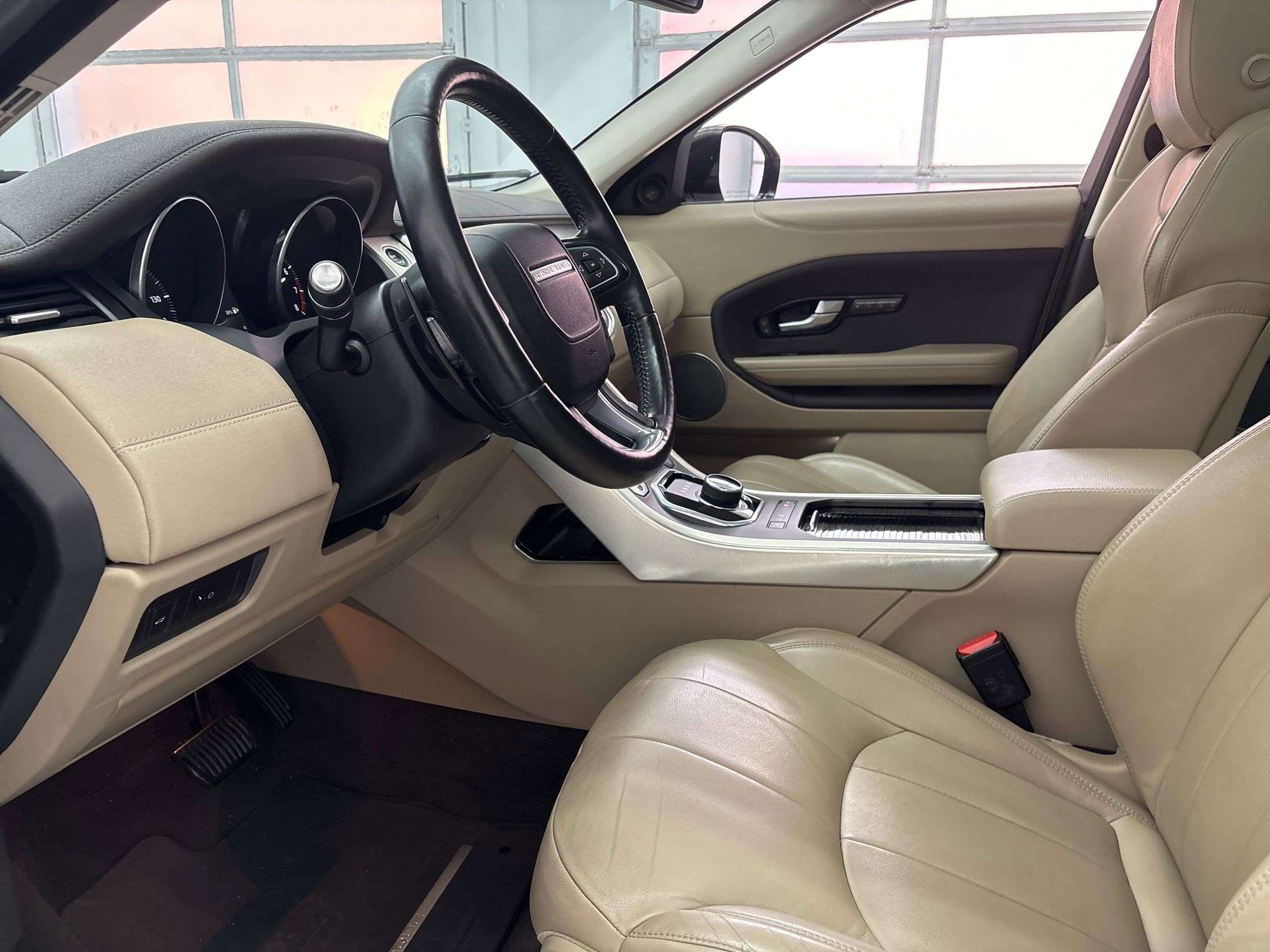 2017 Land Rover Range Rover Evoque SE photo 4