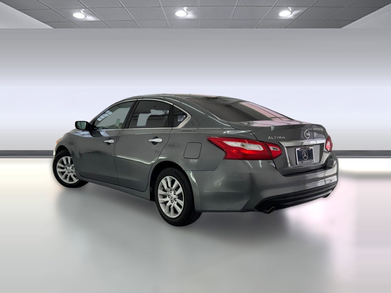 2017 Nissan Altima 2.5 S photo 2