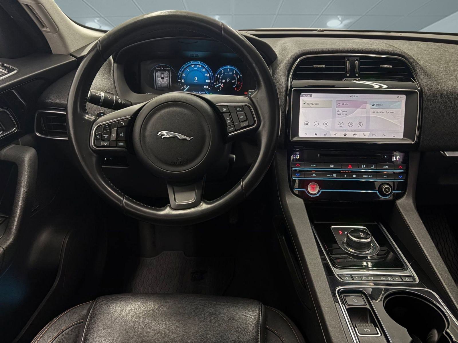2017 Jaguar F-PACE Prestige photo 4