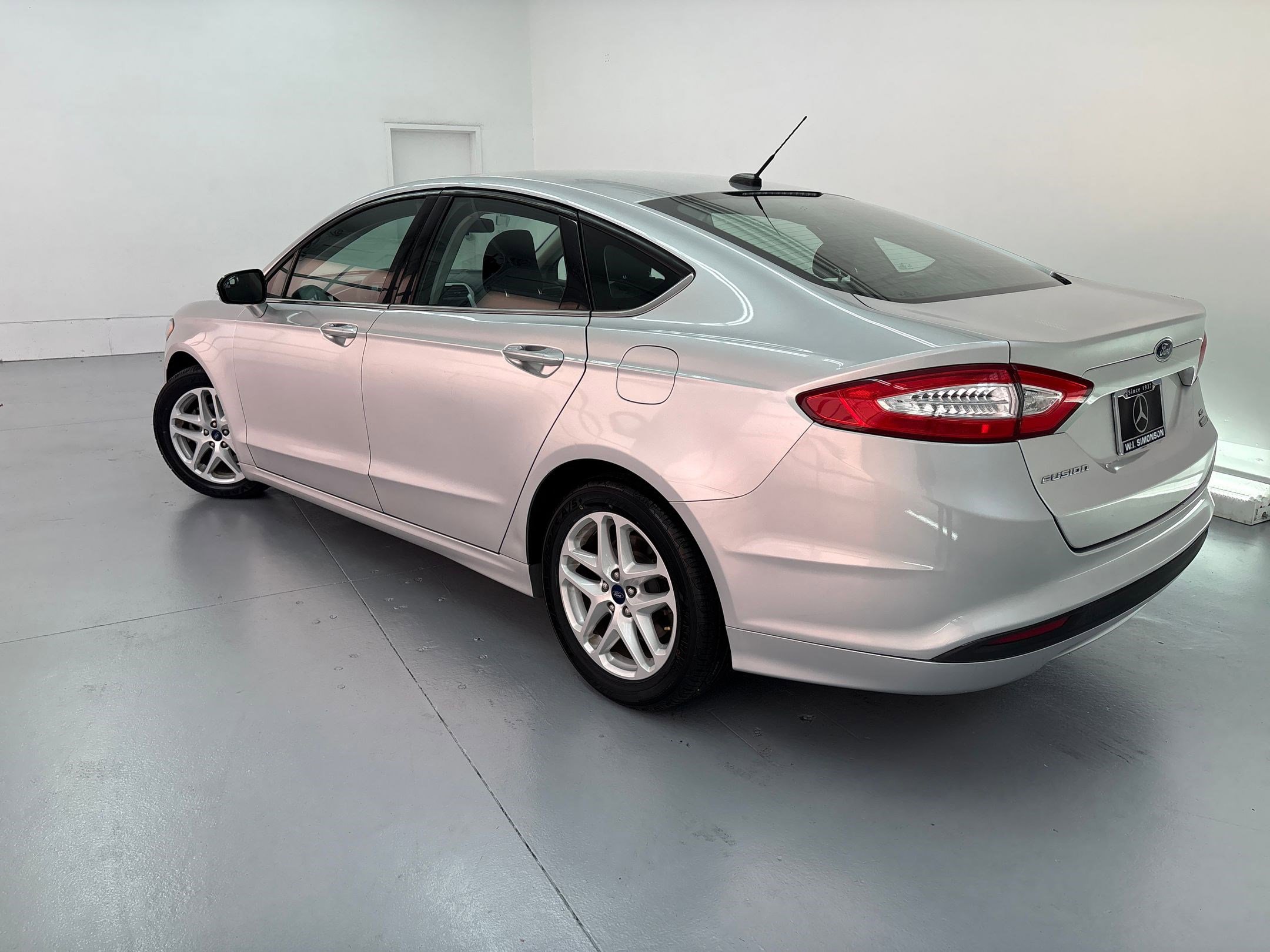 2014 Ford Fusion SE photo 2