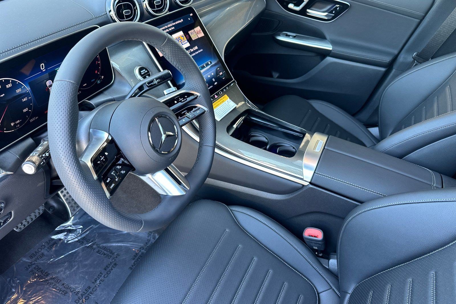 2025 Mercedes Benz GLC 300 photo 4