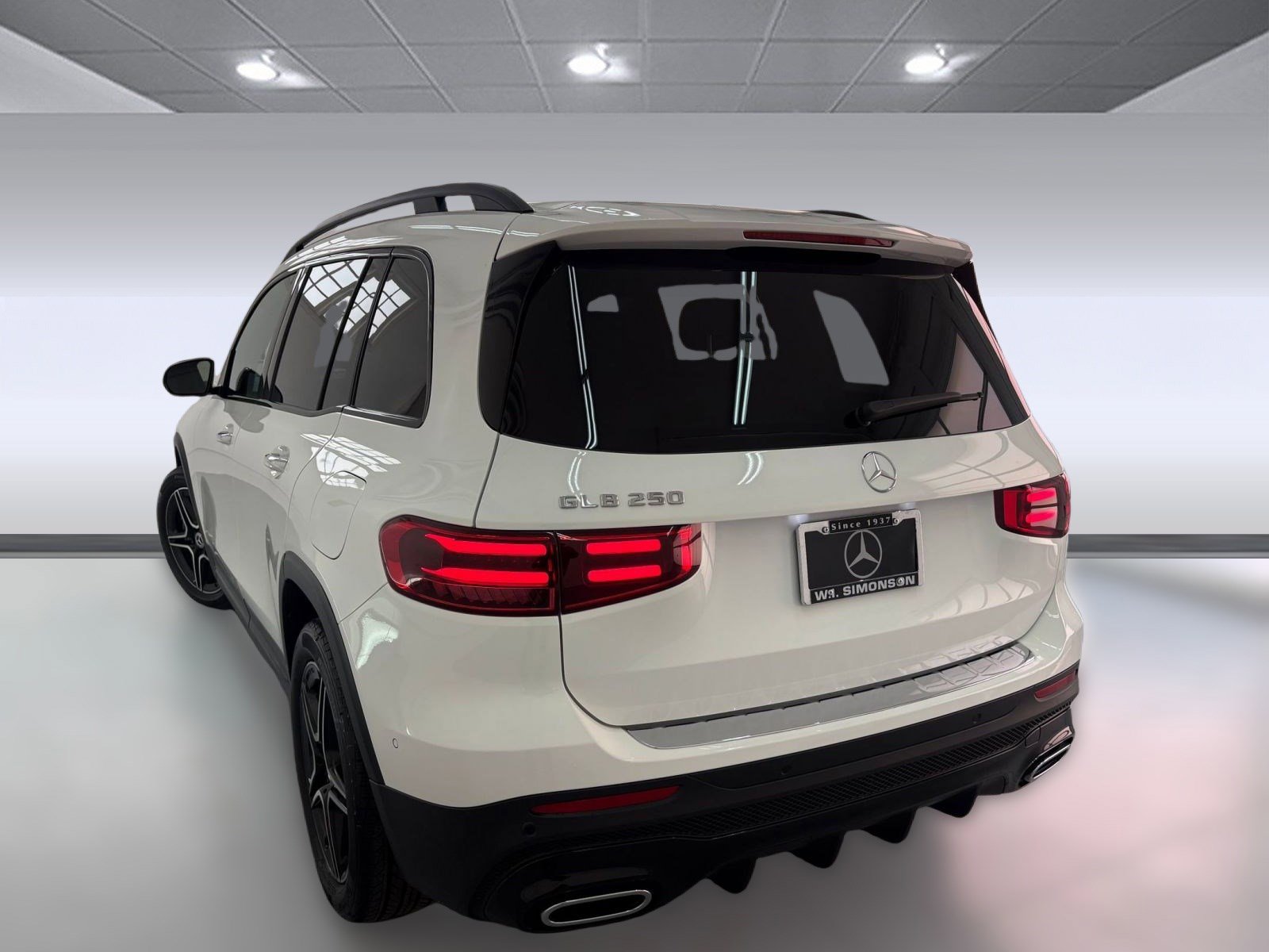 2025 Mercedes Benz GLB 250 photo 3