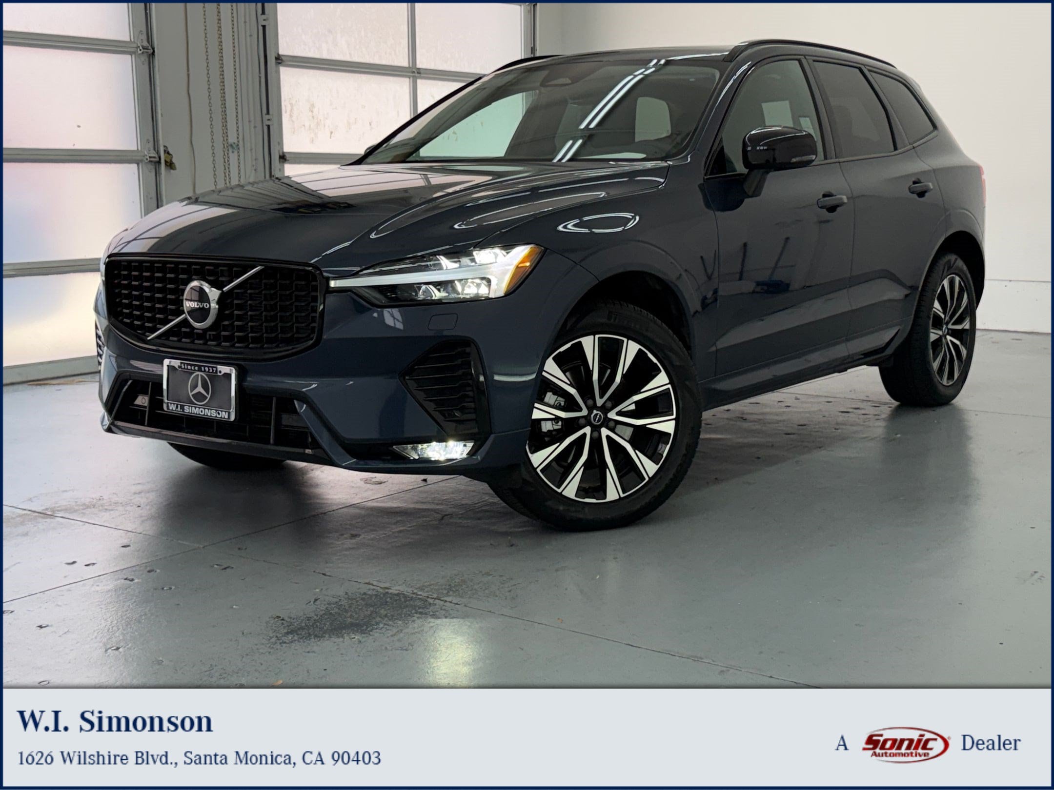 2025 Volvo XC60 B5 Core Dark AWD's photo