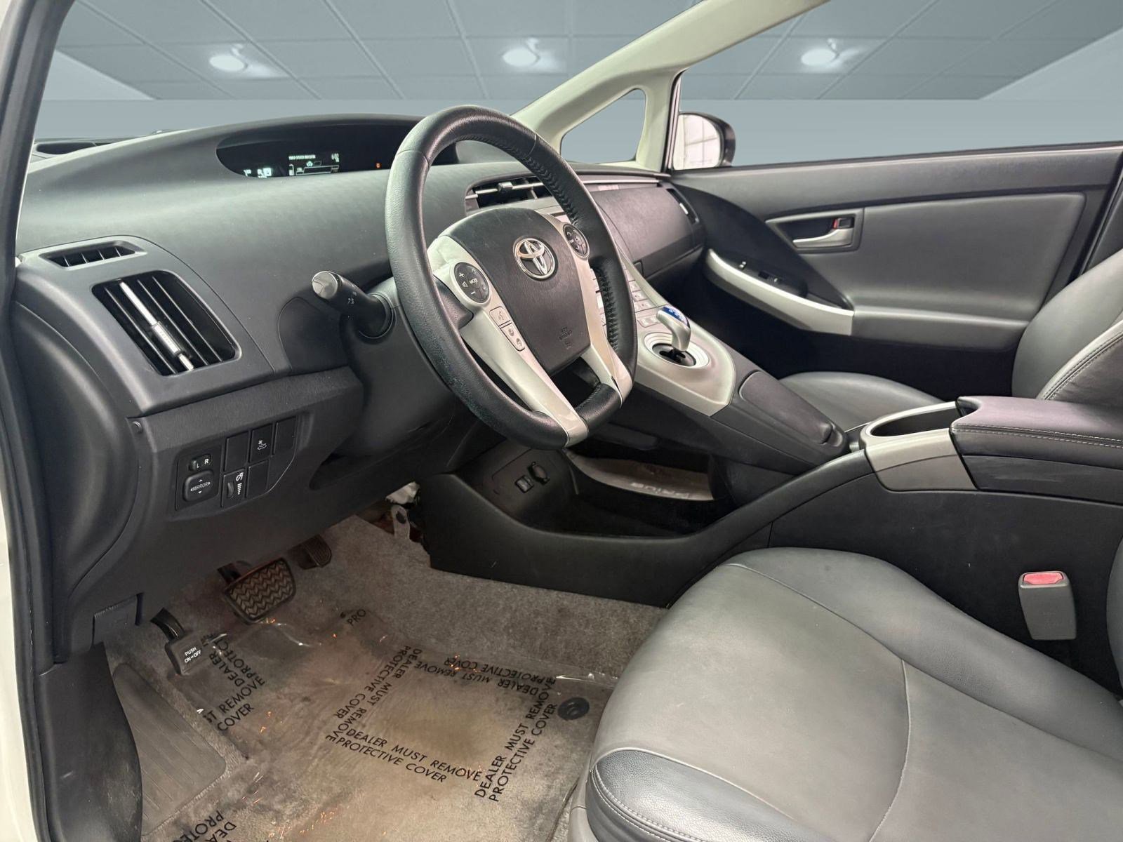 2015 Toyota Prius Four photo 4