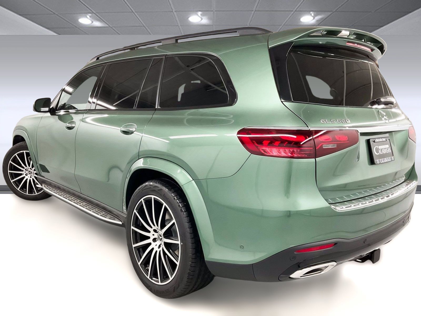 2025 Mercedes Benz GLS 580 4MATIC photo 2
