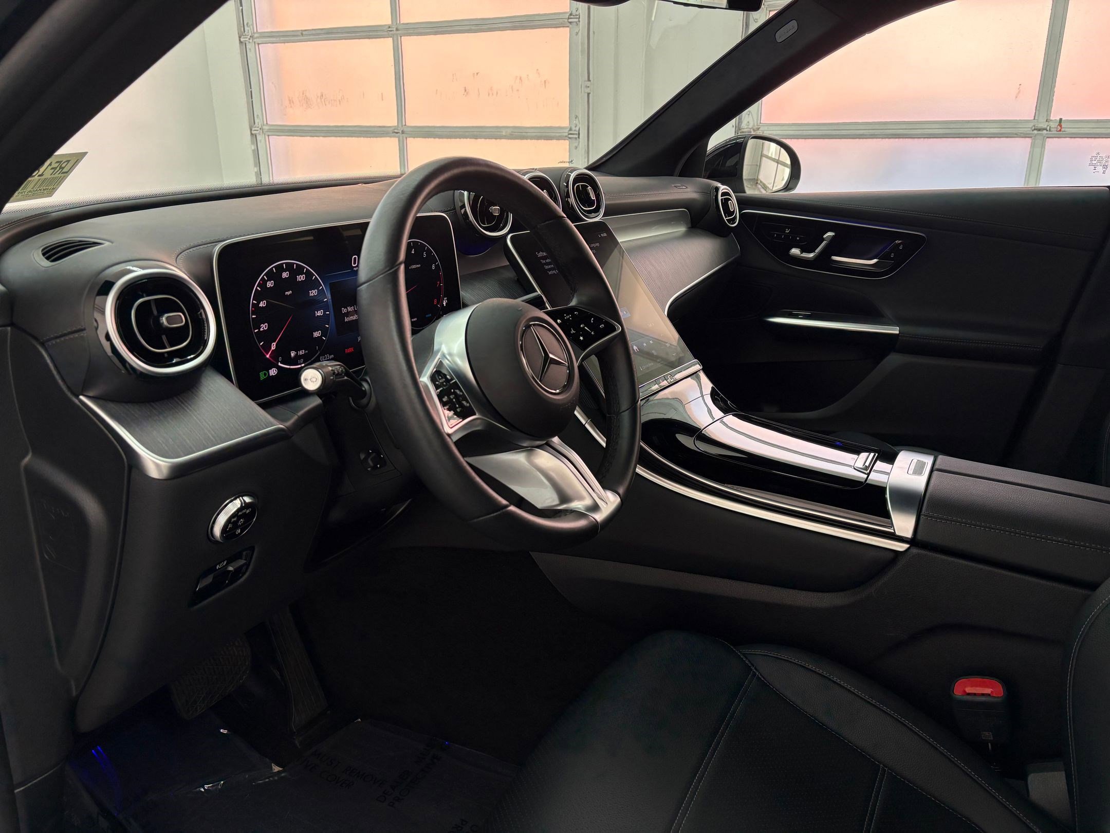 2024 Mercedes Benz GLC 300 photo 3