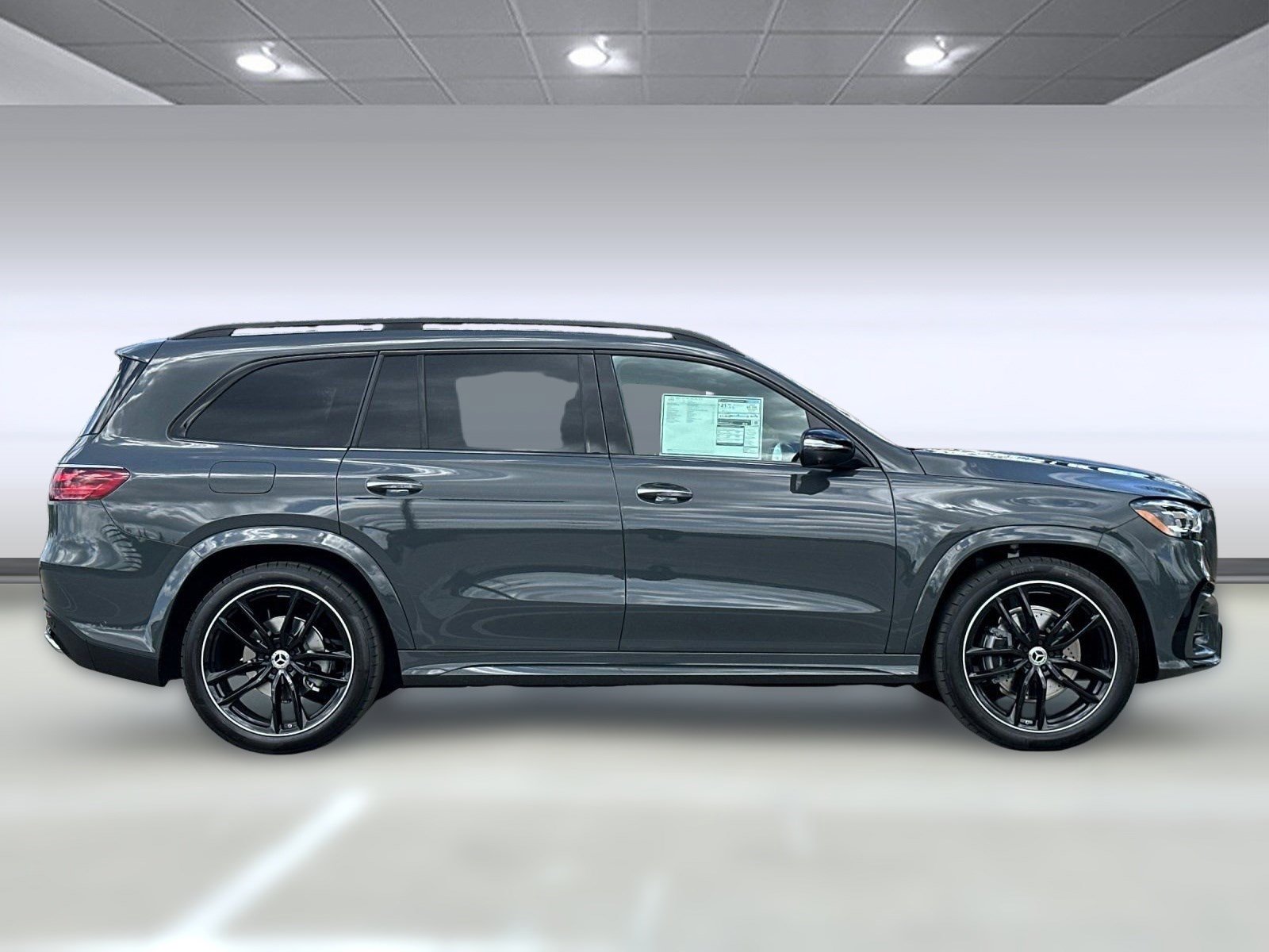 2025 Mercedes Benz GLS 450 4MATIC photo 2