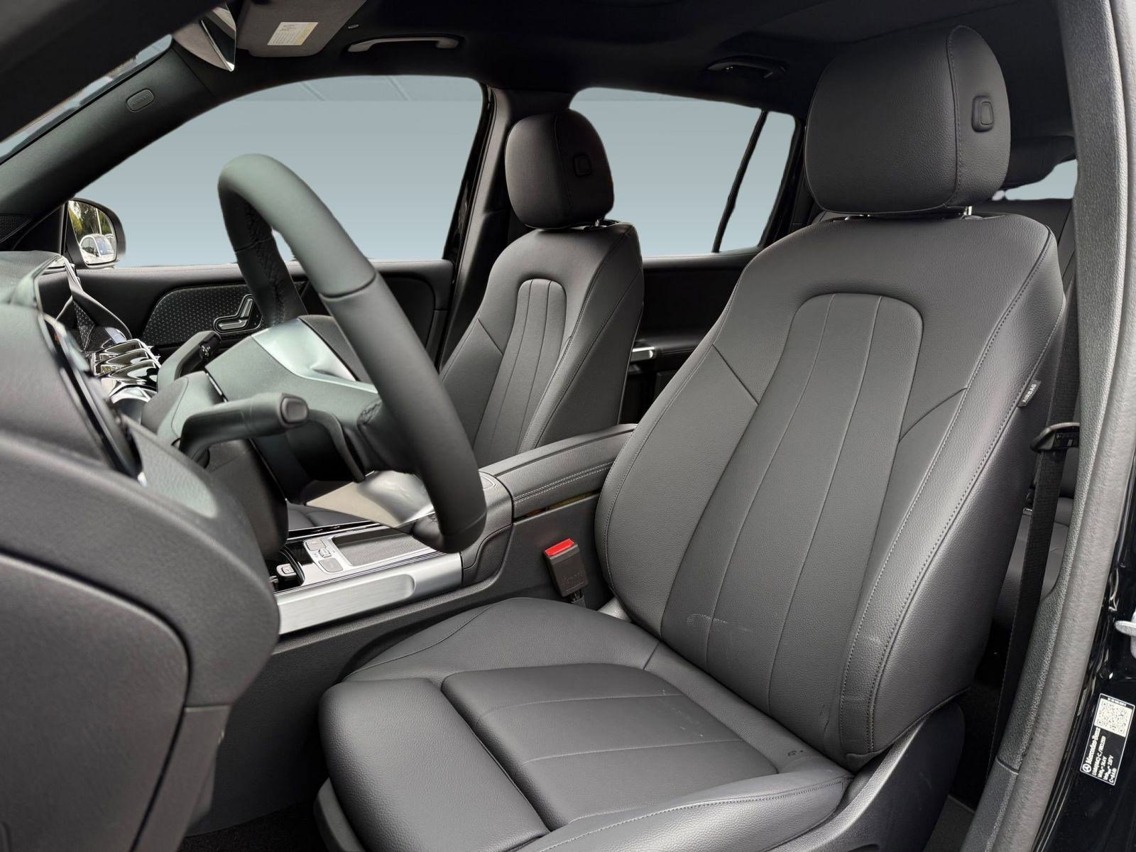 2026 Mercedes Benz GLB 250 photo 3